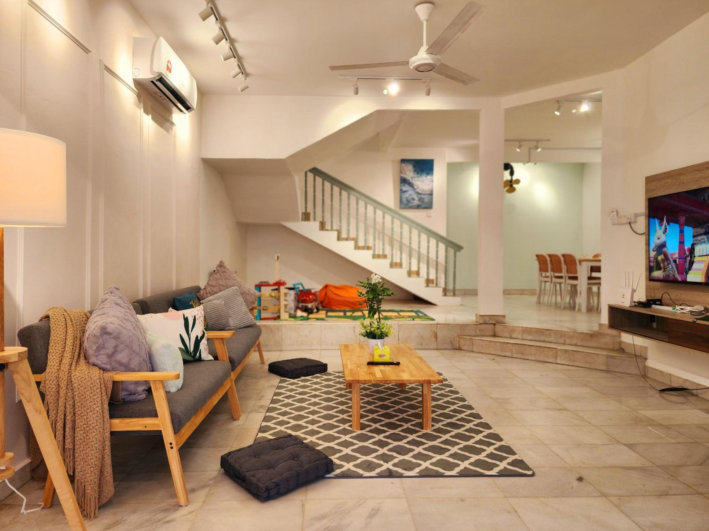 Amazing Petaling Jaya Corner Landed Home Paradigm Mall, 5 Bedroom for up to 18Pax, LDP, Kelana Jaya, Paradigm Mall photo 8