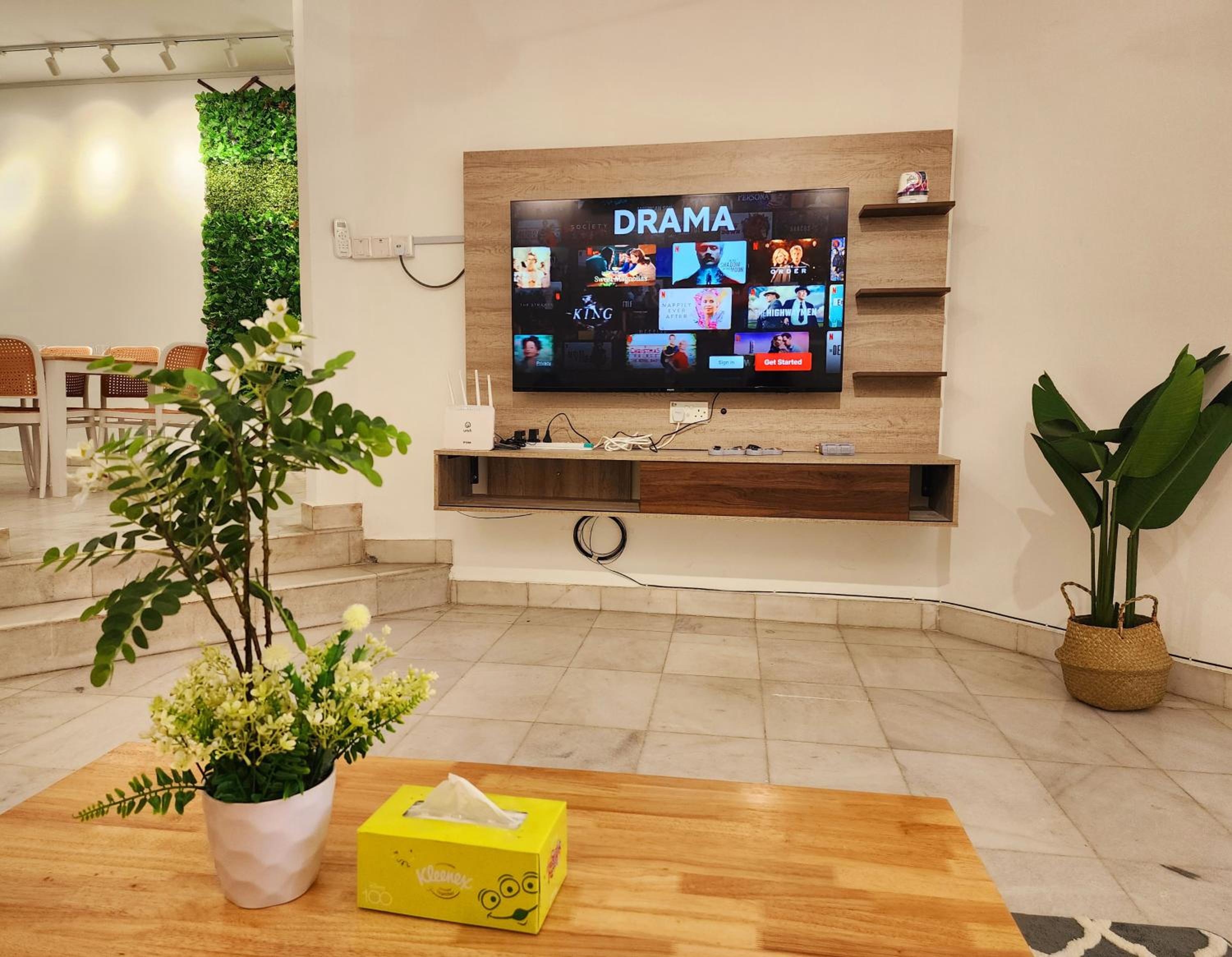 Amazing Petaling Jaya Corner Landed Home Paradigm Mall, 5 Bedroom for up to 18Pax, LDP, Kelana Jaya, Paradigm Mall photo 3