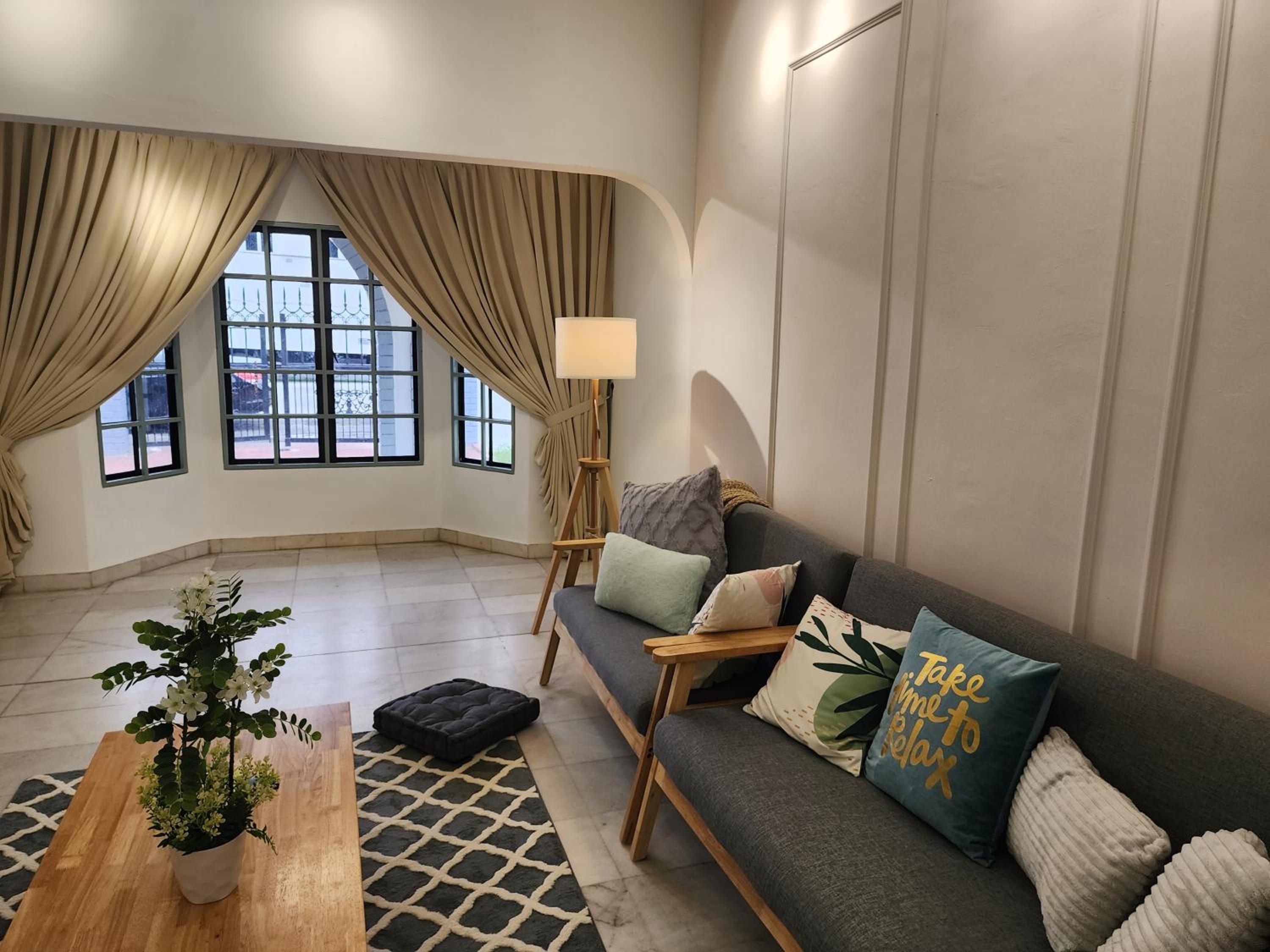 Amazing Petaling Jaya Corner Landed Home Paradigm Mall, 5 Bedroom for up to 18Pax, LDP, Kelana Jaya, Paradigm Mall photo 4