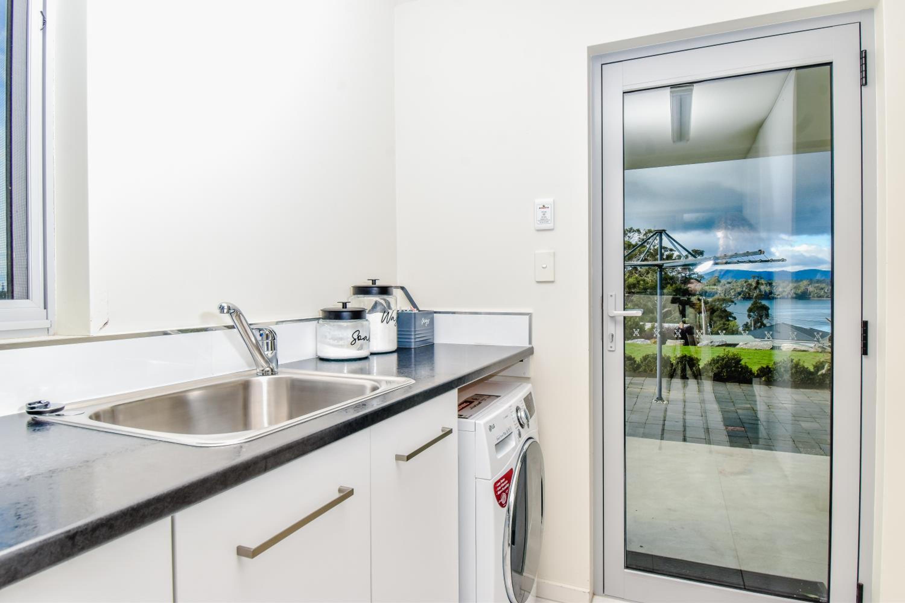 Paradise Point - Entire home in Clarence Point, Tasmania Australia, 10 guests 7 bedrooms 7 beds 3 baths