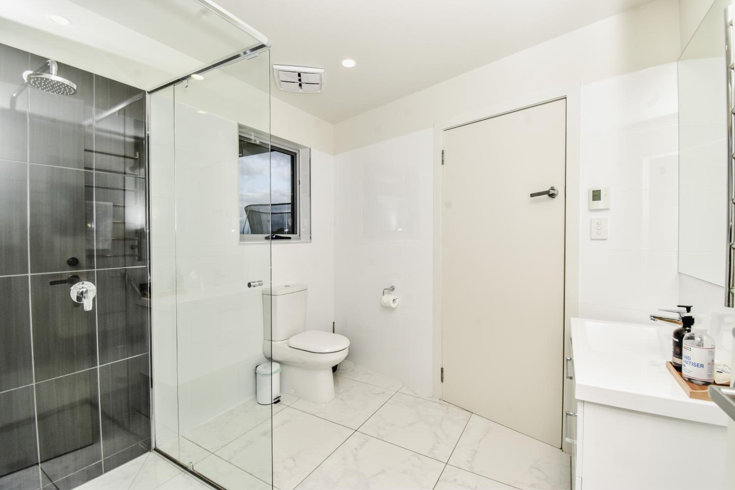 Paradise Point - Entire home in Clarence Point, Tasmania Australia, 10 guests 7 bedrooms 7 beds 3 baths