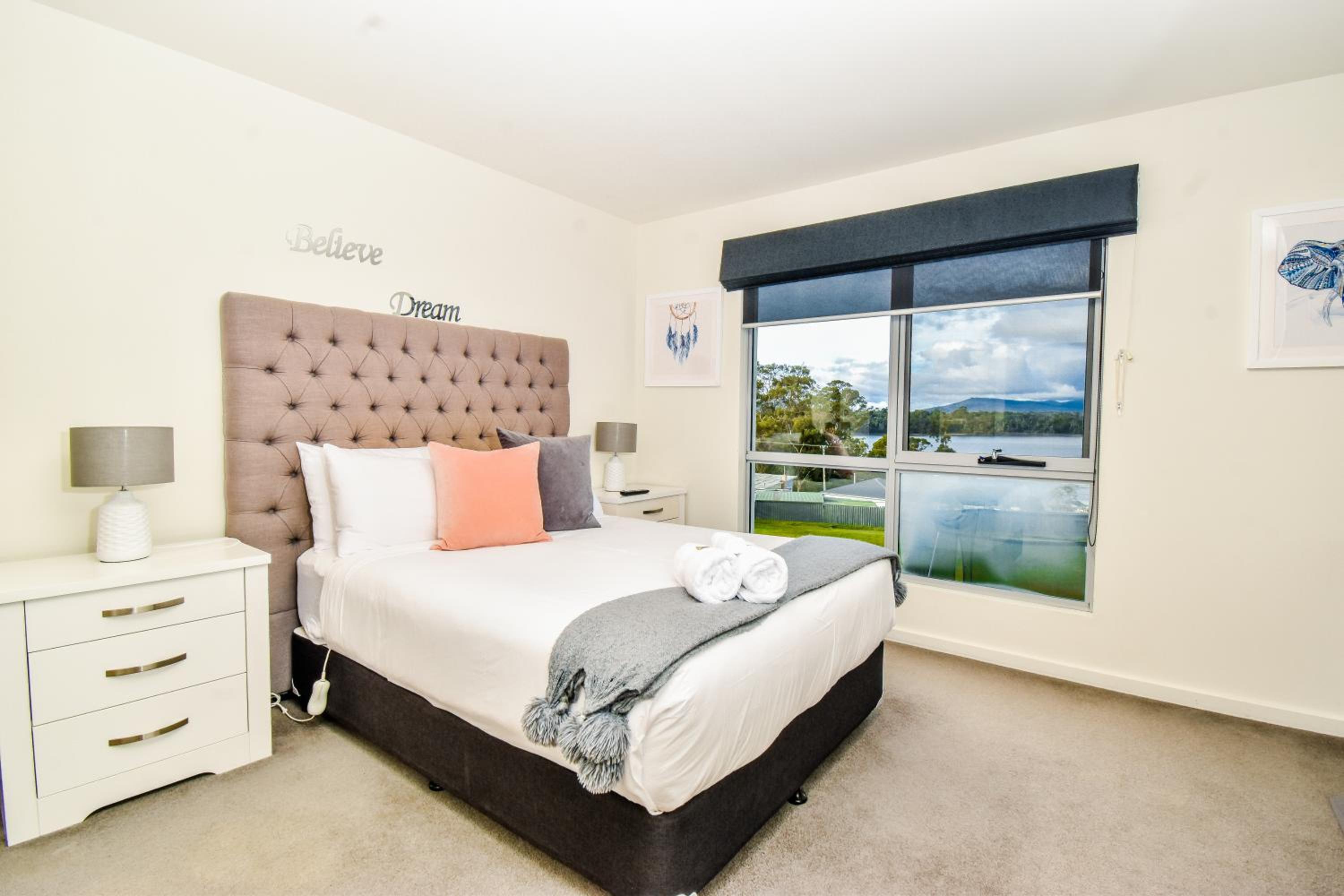 Paradise Point - Entire home in Clarence Point, Tasmania Australia, 10 guests 7 bedrooms 7 beds 3 baths