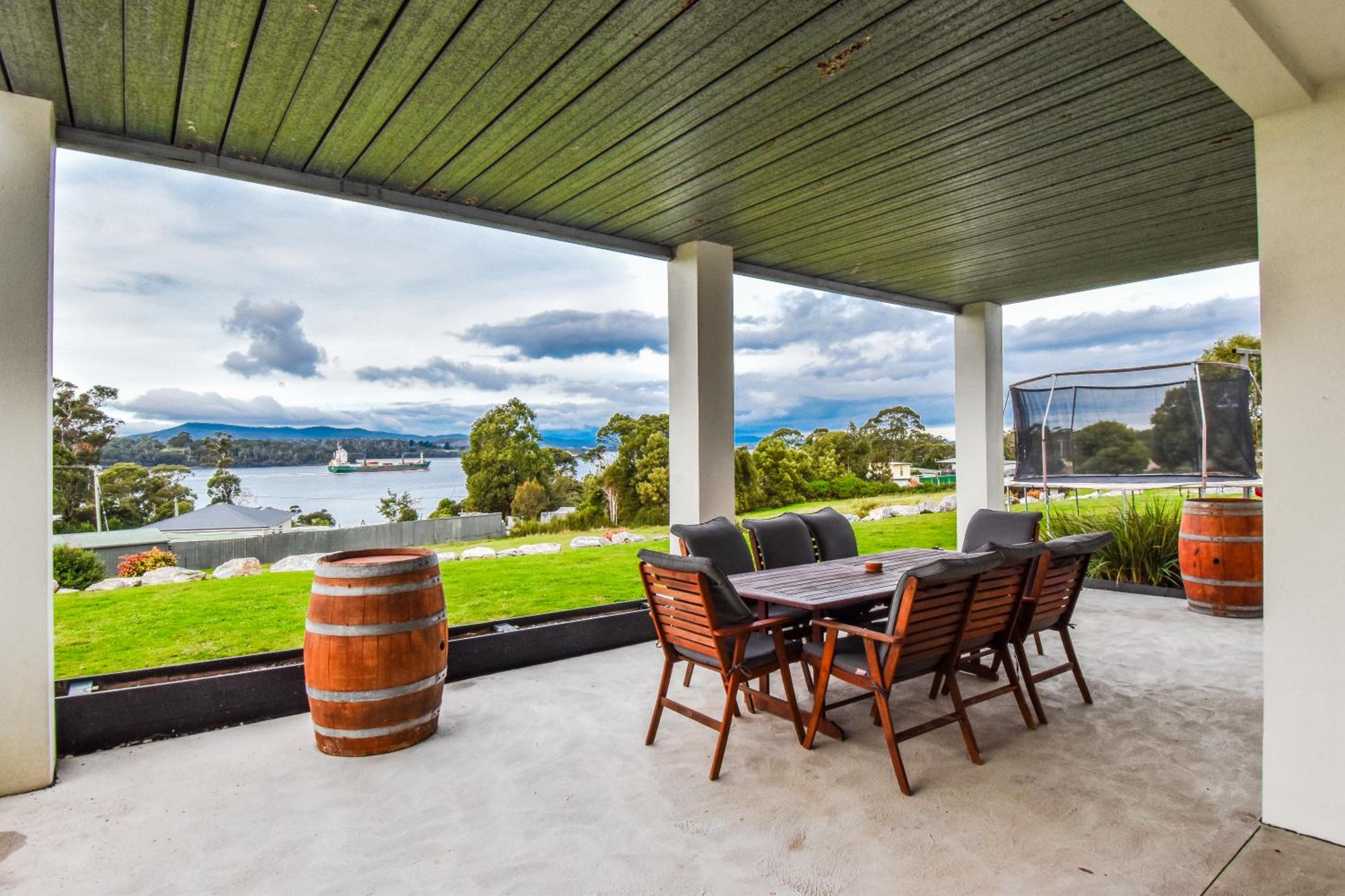 Paradise Point - Entire home in Clarence Point, Tasmania Australia, 10 guests 7 bedrooms 7 beds 3 baths
