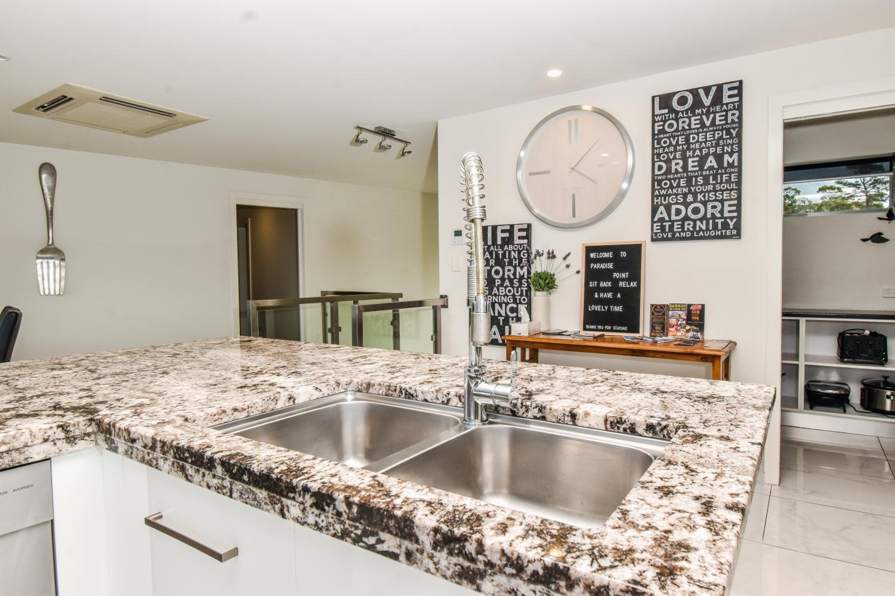 Paradise Point - Entire home in Clarence Point, Tasmania Australia, 10 guests 7 bedrooms 7 beds 3 baths