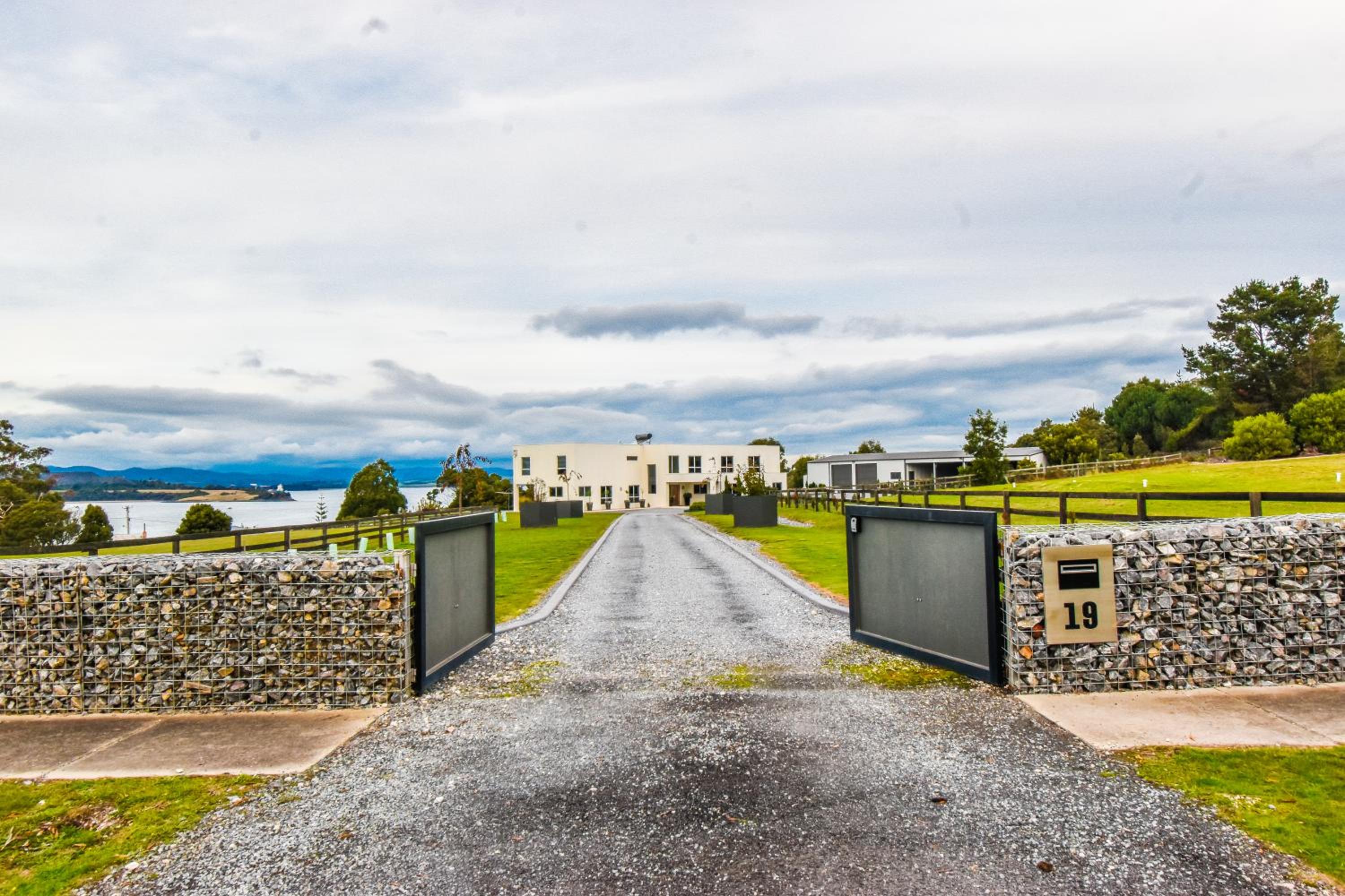 Paradise Point - Entire home in Clarence Point, Tasmania Australia, 10 guests 7 bedrooms 7 beds 3 baths
