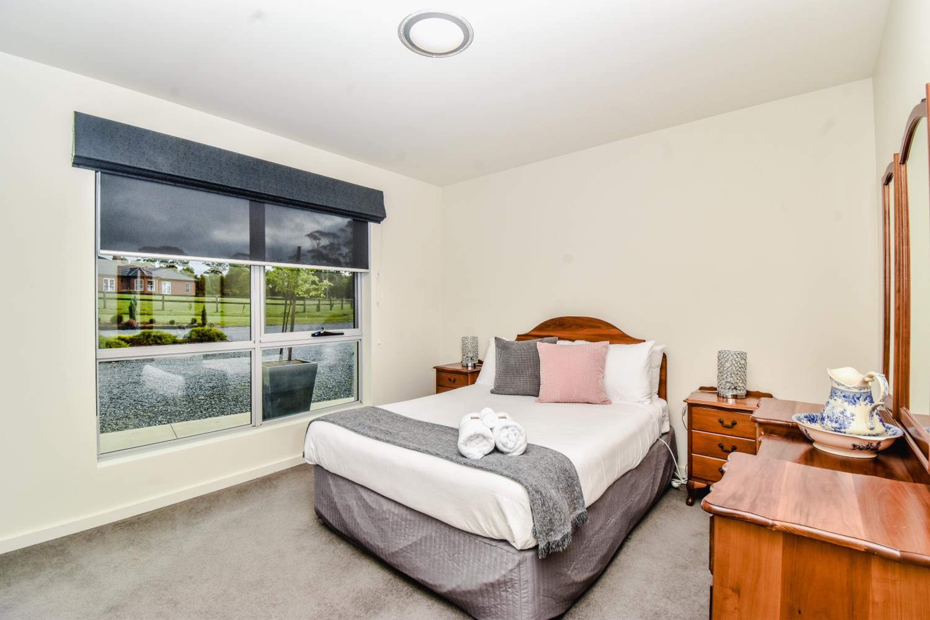 Paradise Point - Entire home in Clarence Point, Tasmania Australia, 10 guests 7 bedrooms 7 beds 3 baths