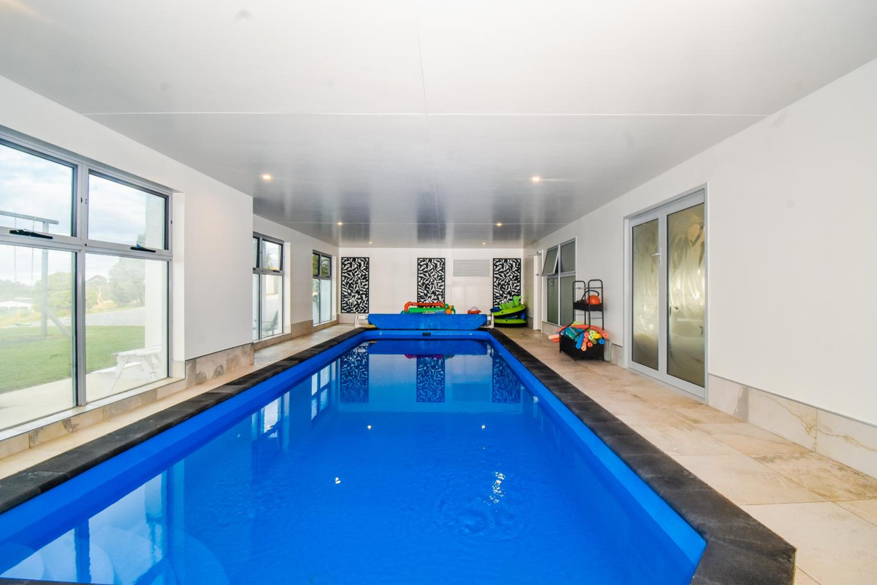 Paradise Point - Entire home in Clarence Point, Tasmania Australia, 10 guests 7 bedrooms 7 beds 3 baths