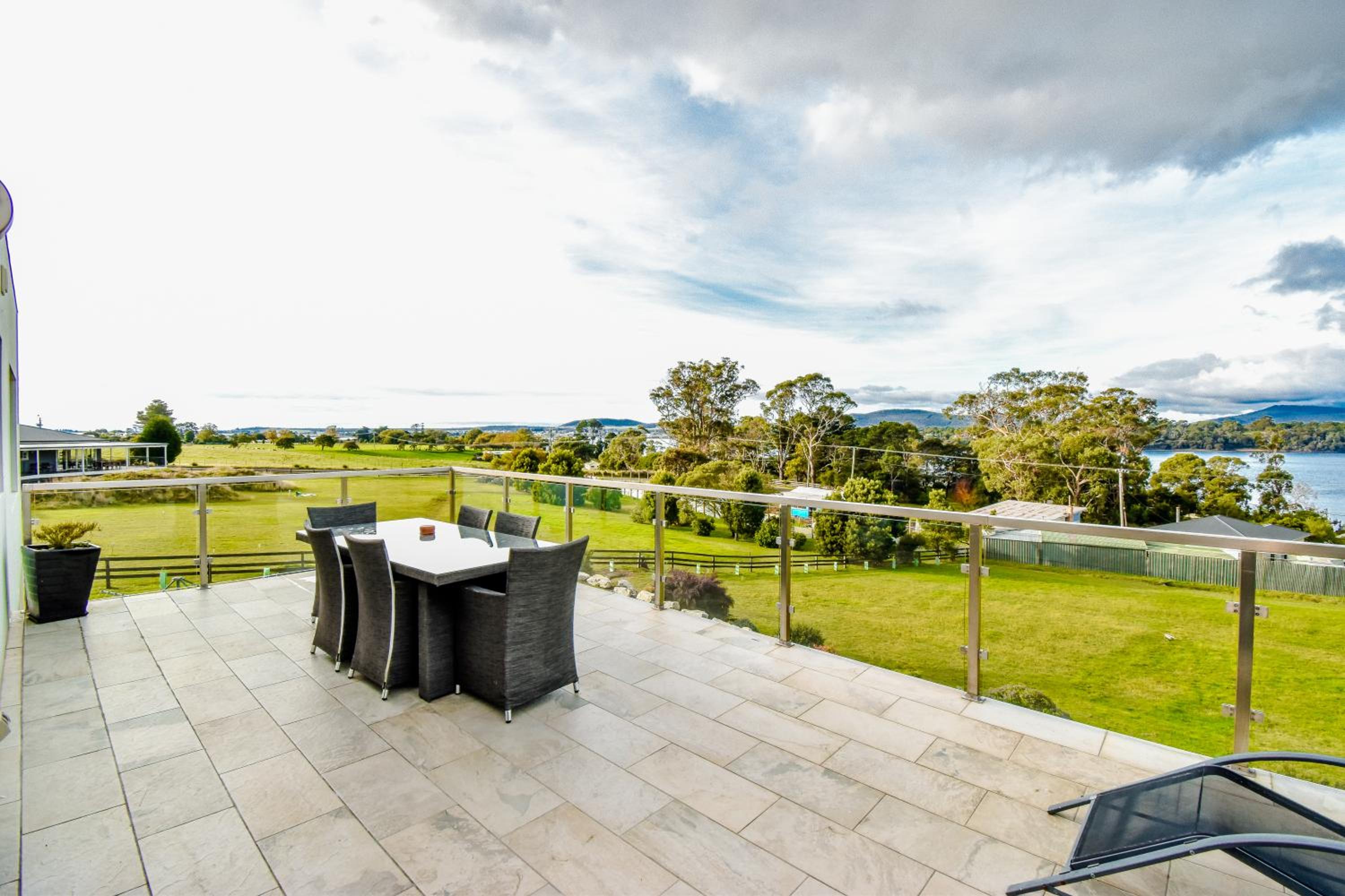Paradise Point - Entire home in Clarence Point, Tasmania Australia, 10 guests 7 bedrooms 7 beds 3 baths