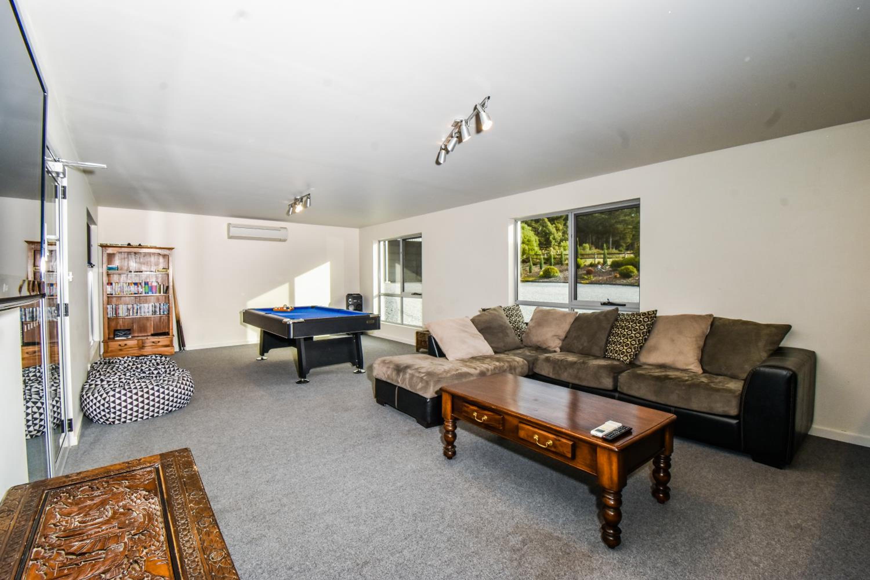 Paradise Point - Entire home in Clarence Point, Tasmania Australia, 10 guests 7 bedrooms 7 beds 3 baths