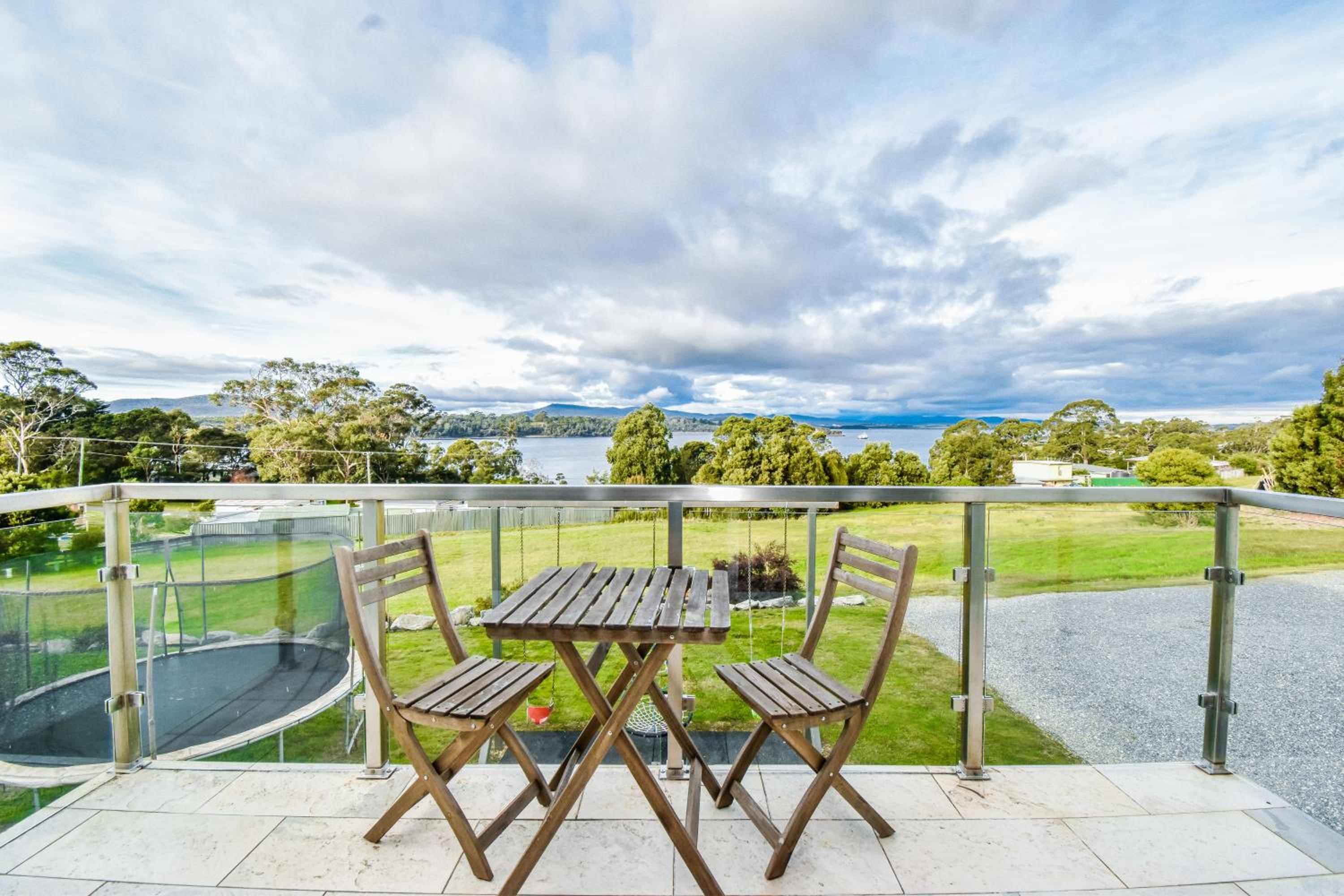 Paradise Point - Entire home in Clarence Point, Tasmania Australia, 10 guests 7 bedrooms 7 beds 3 baths