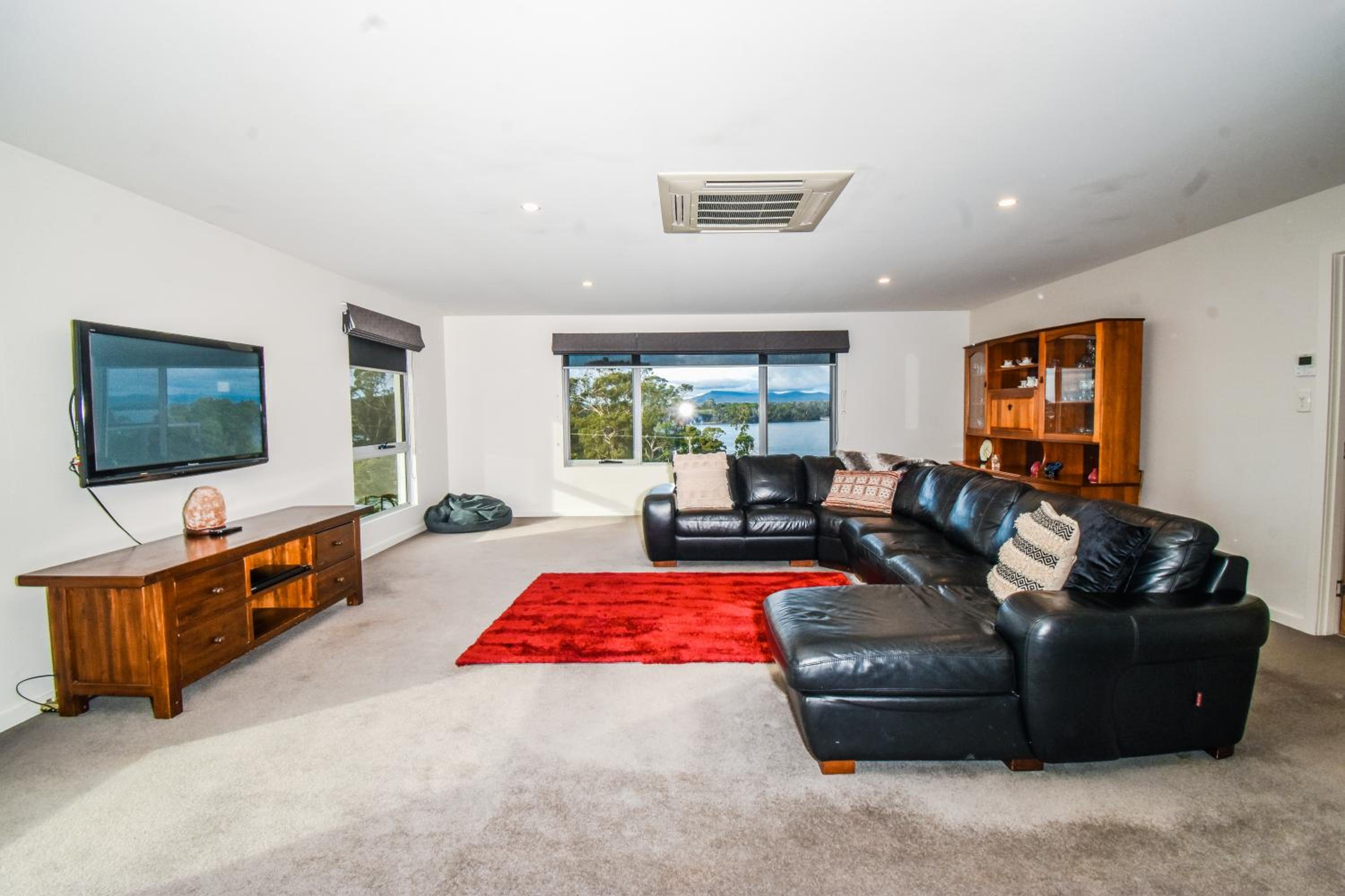 Paradise Point - Entire home in Clarence Point, Tasmania Australia, 10 guests 7 bedrooms 7 beds 3 baths