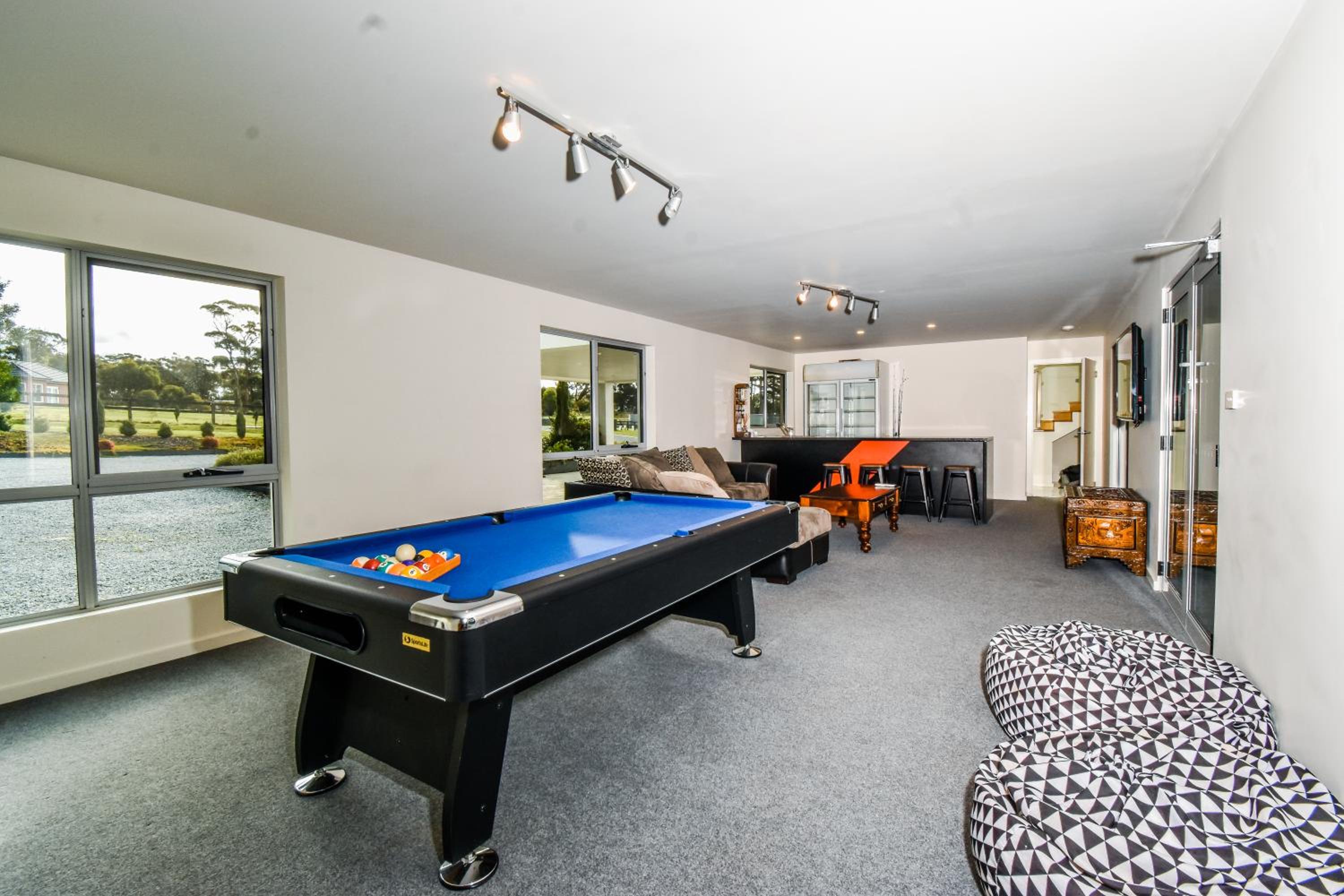 Paradise Point - Entire home in Clarence Point, Tasmania Australia, 10 guests 7 bedrooms 7 beds 3 baths