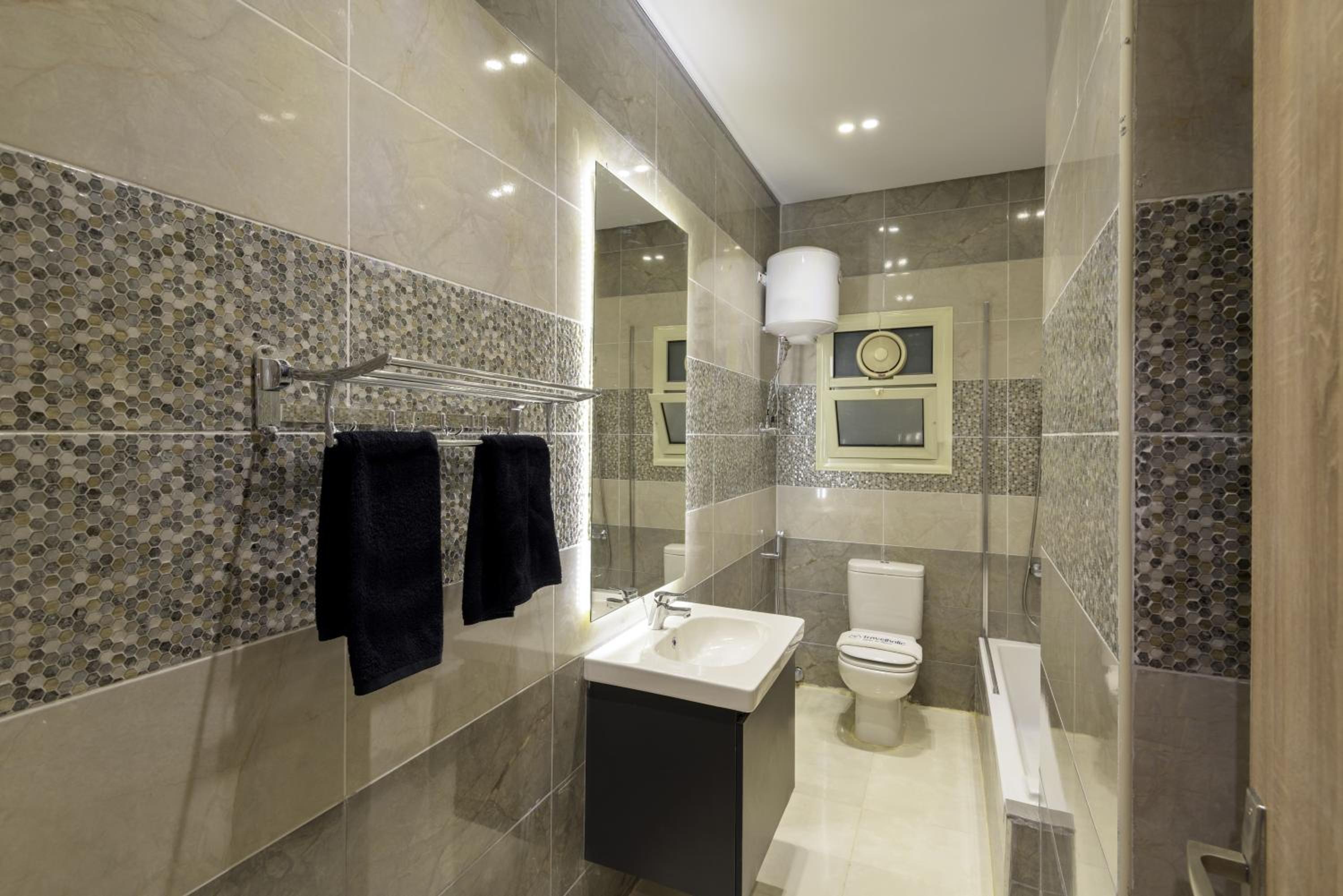 Travelholic 90 Residence