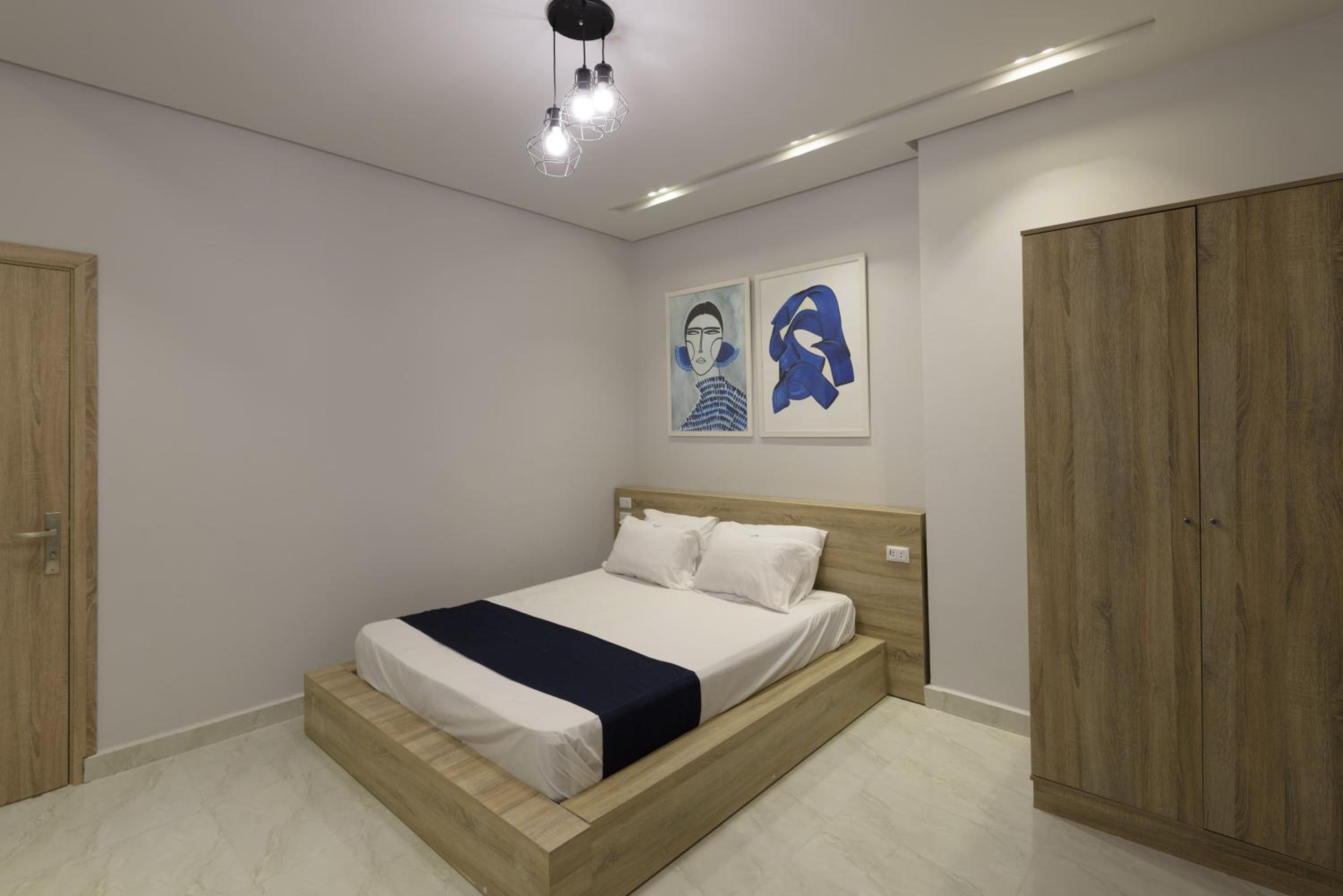 Travelholic 90 Residence