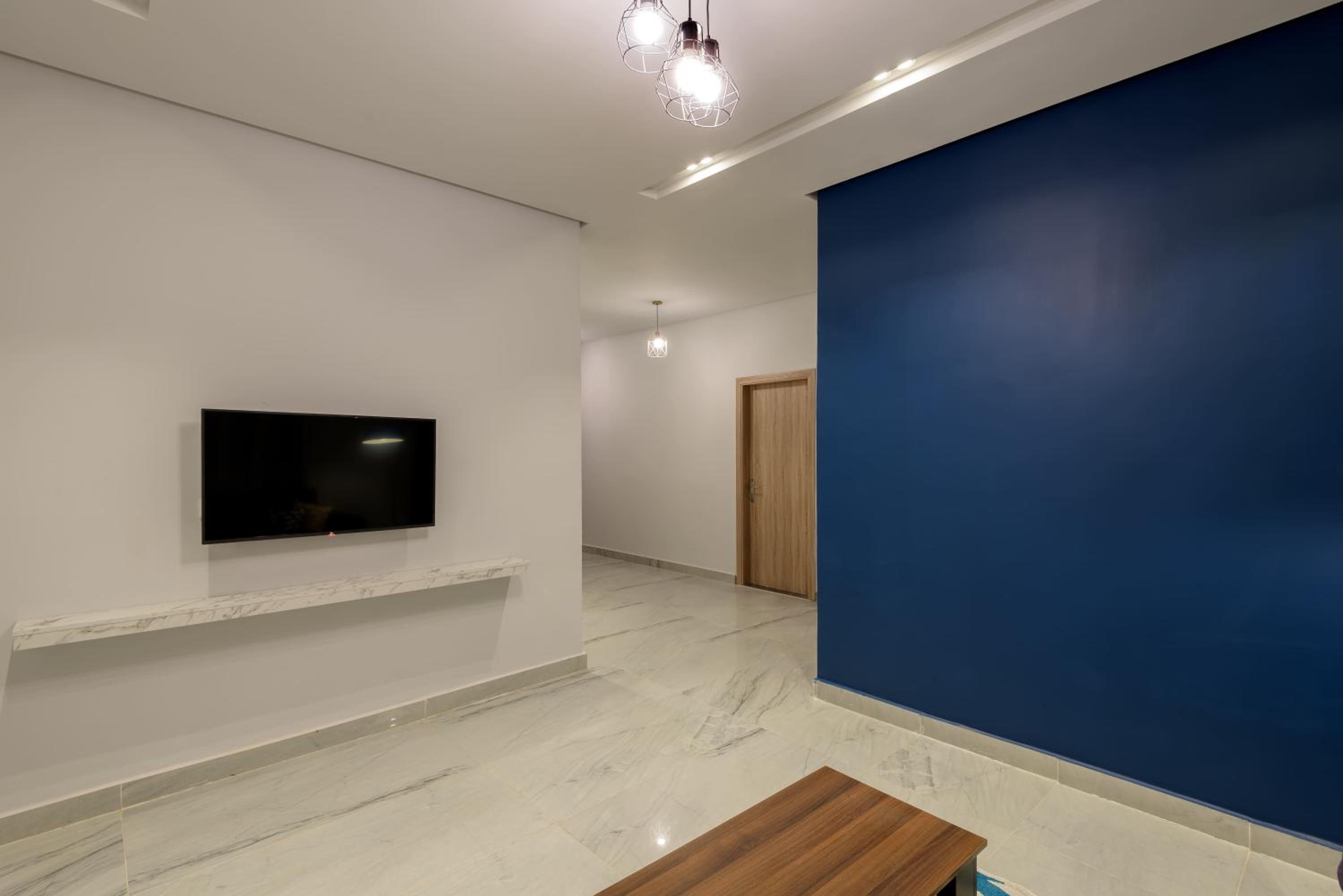Travelholic 90 Residence