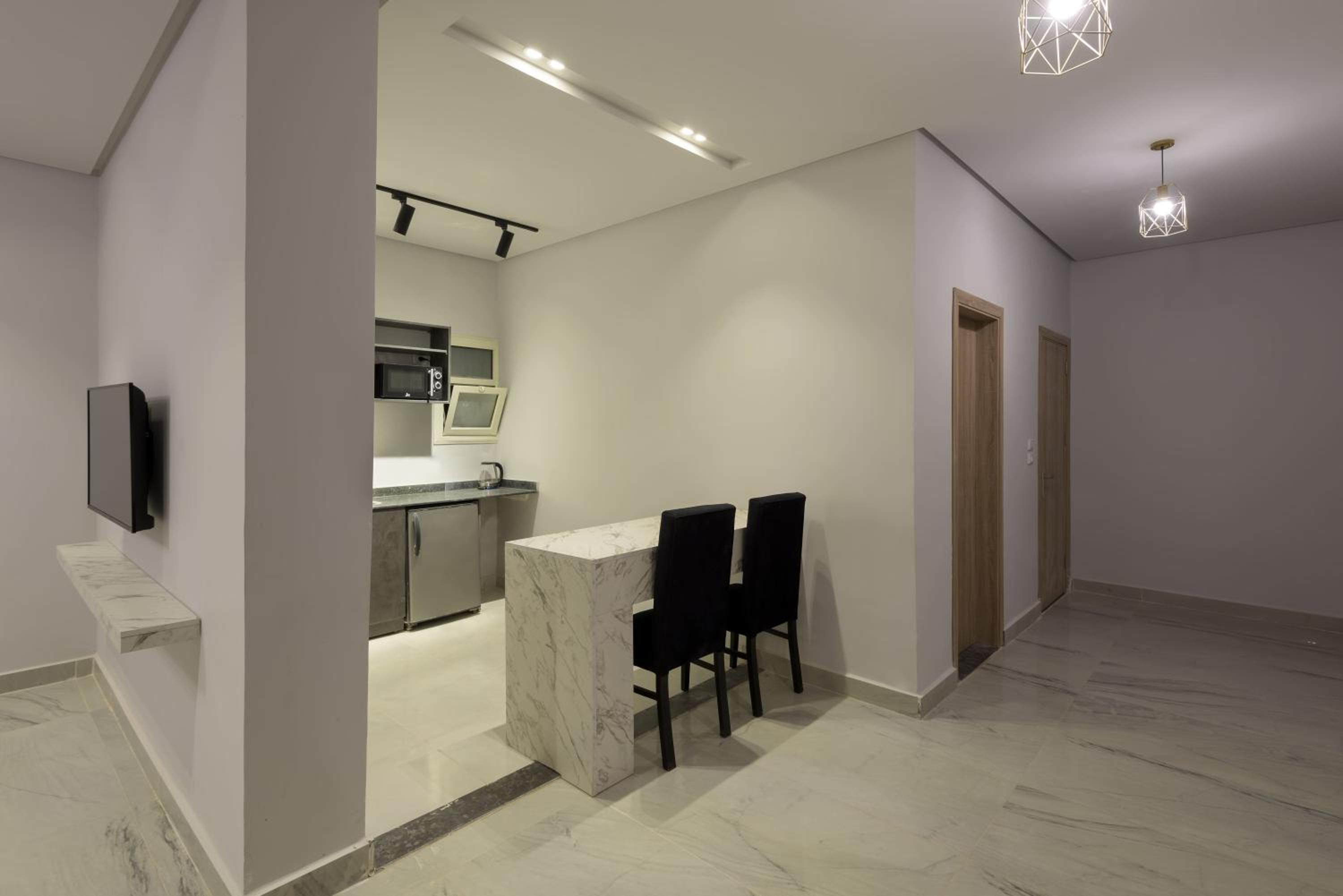 Travelholic 90 Residence