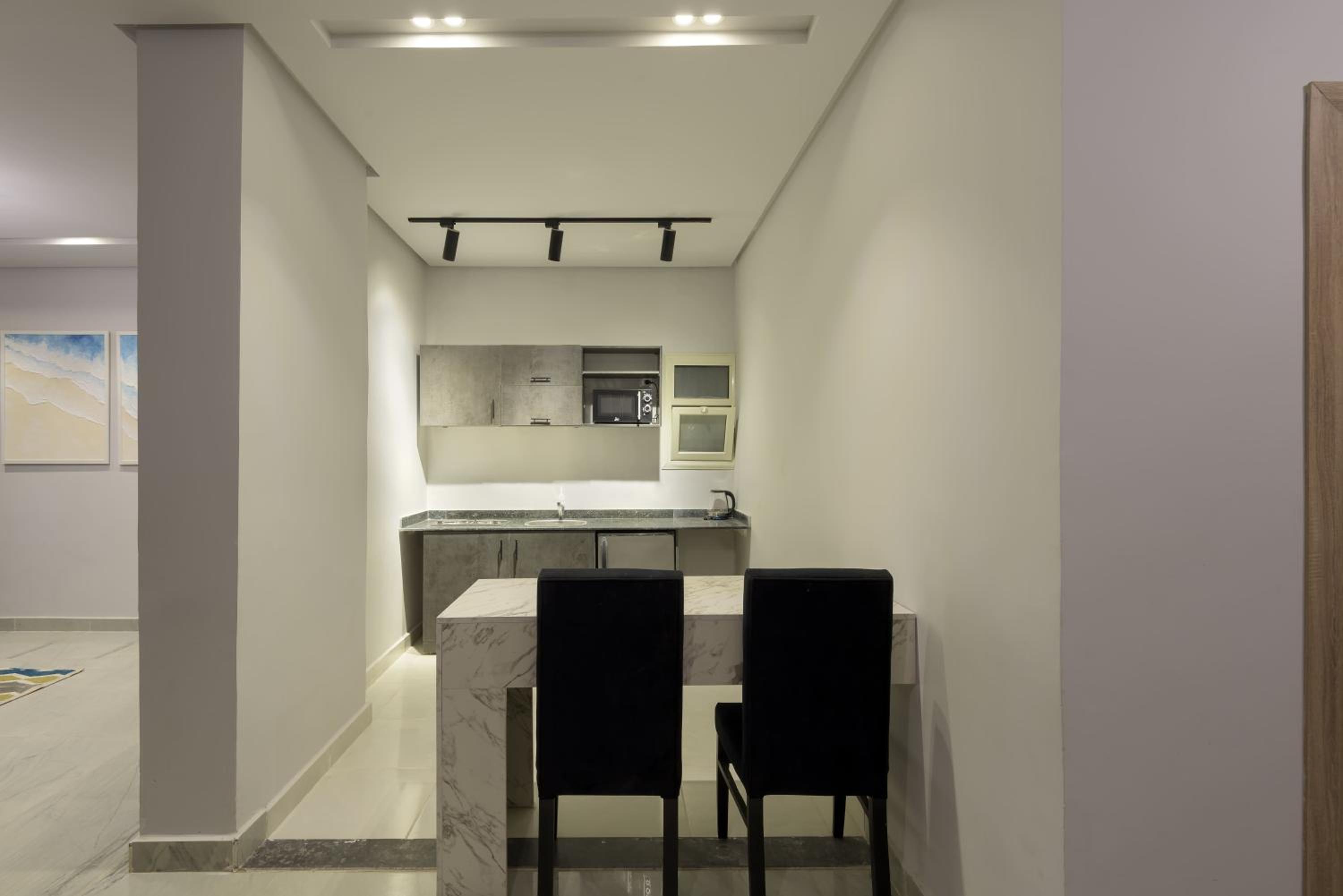 Travelholic 90 Residence