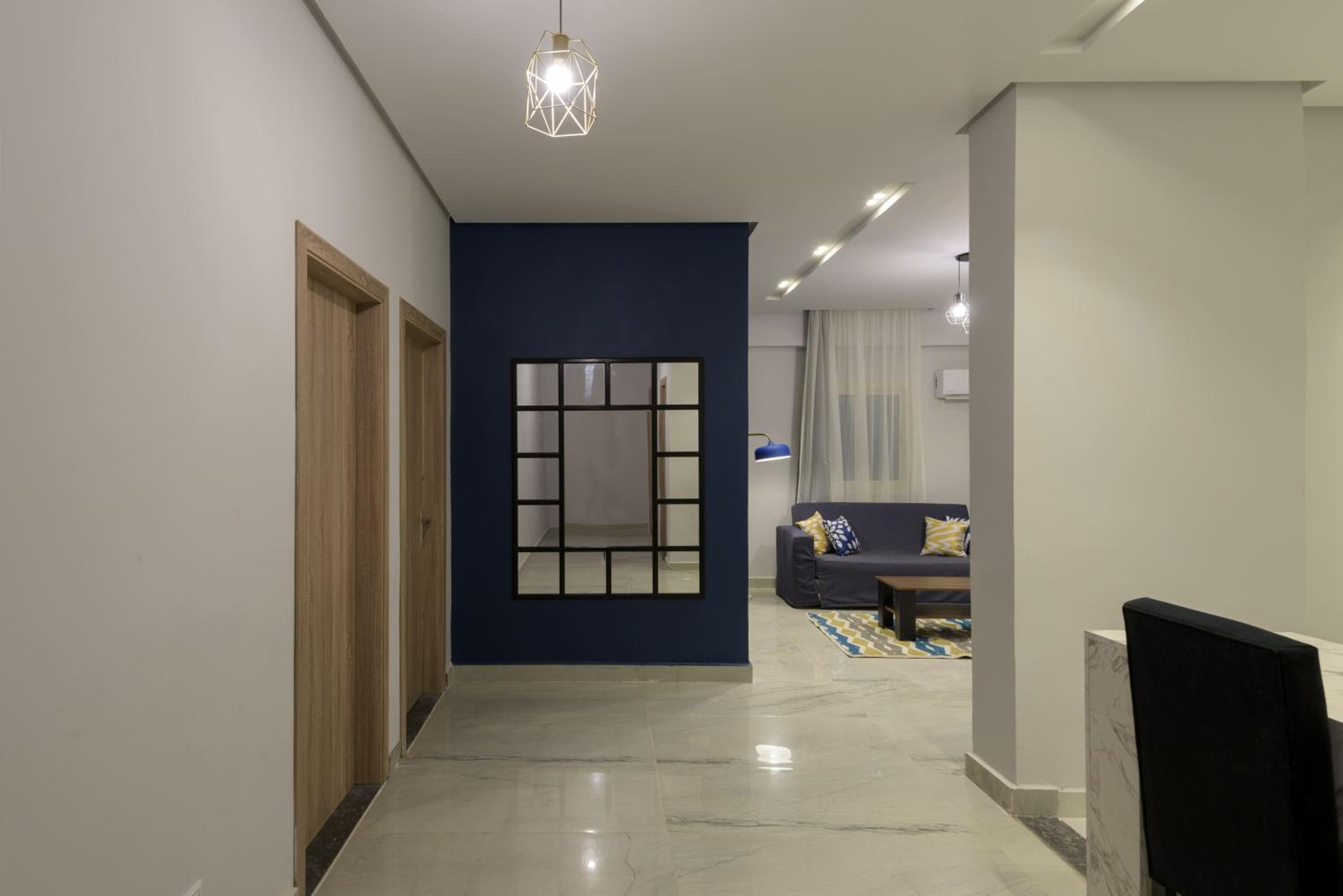 Travelholic 90 Residence