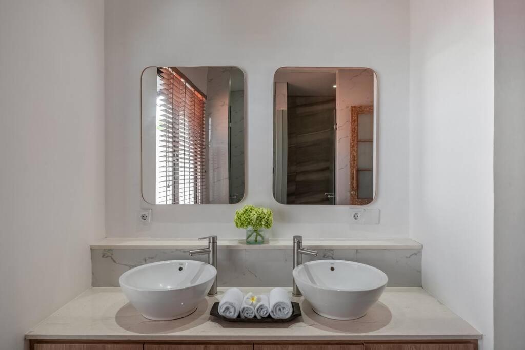 Balinese Luxury Amisha Villa: 4BR in Seminyak view 2