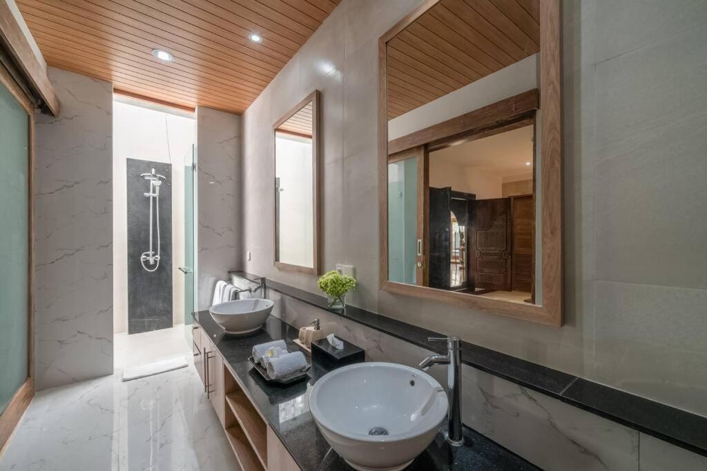 Balinese Luxury Amisha Villa: 4BR in Seminyak view 5
