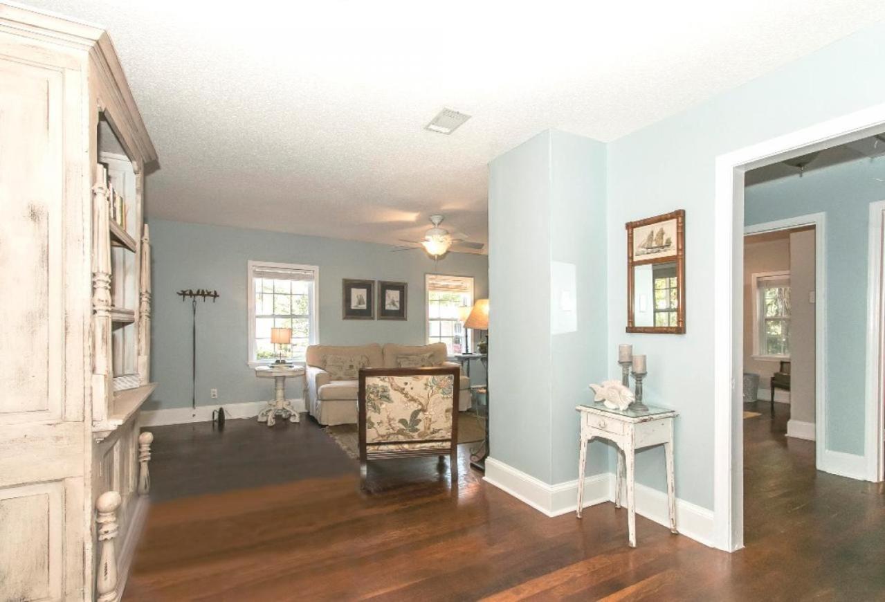 Pineapple Cottage view 2