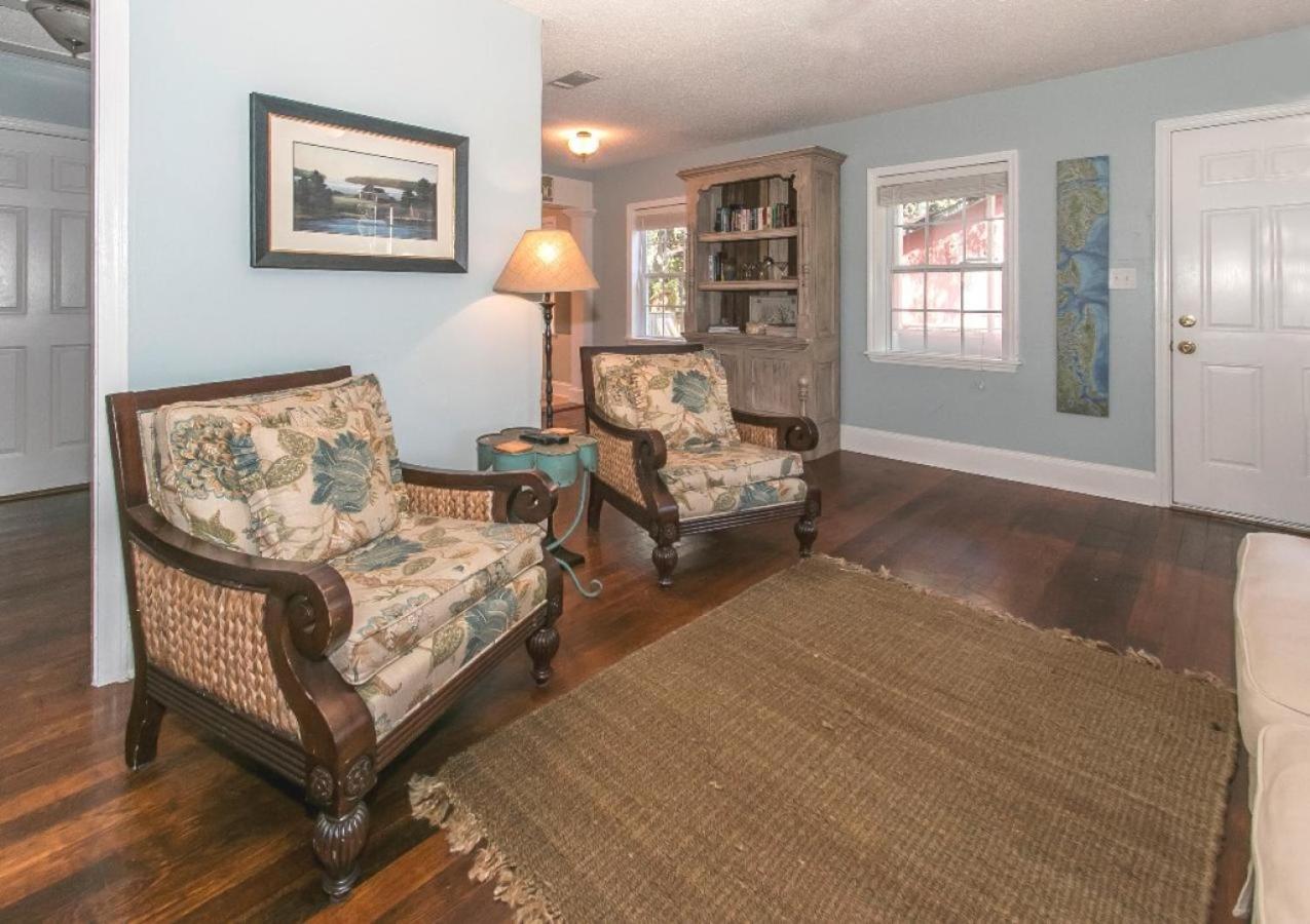 Pineapple Cottage view 4