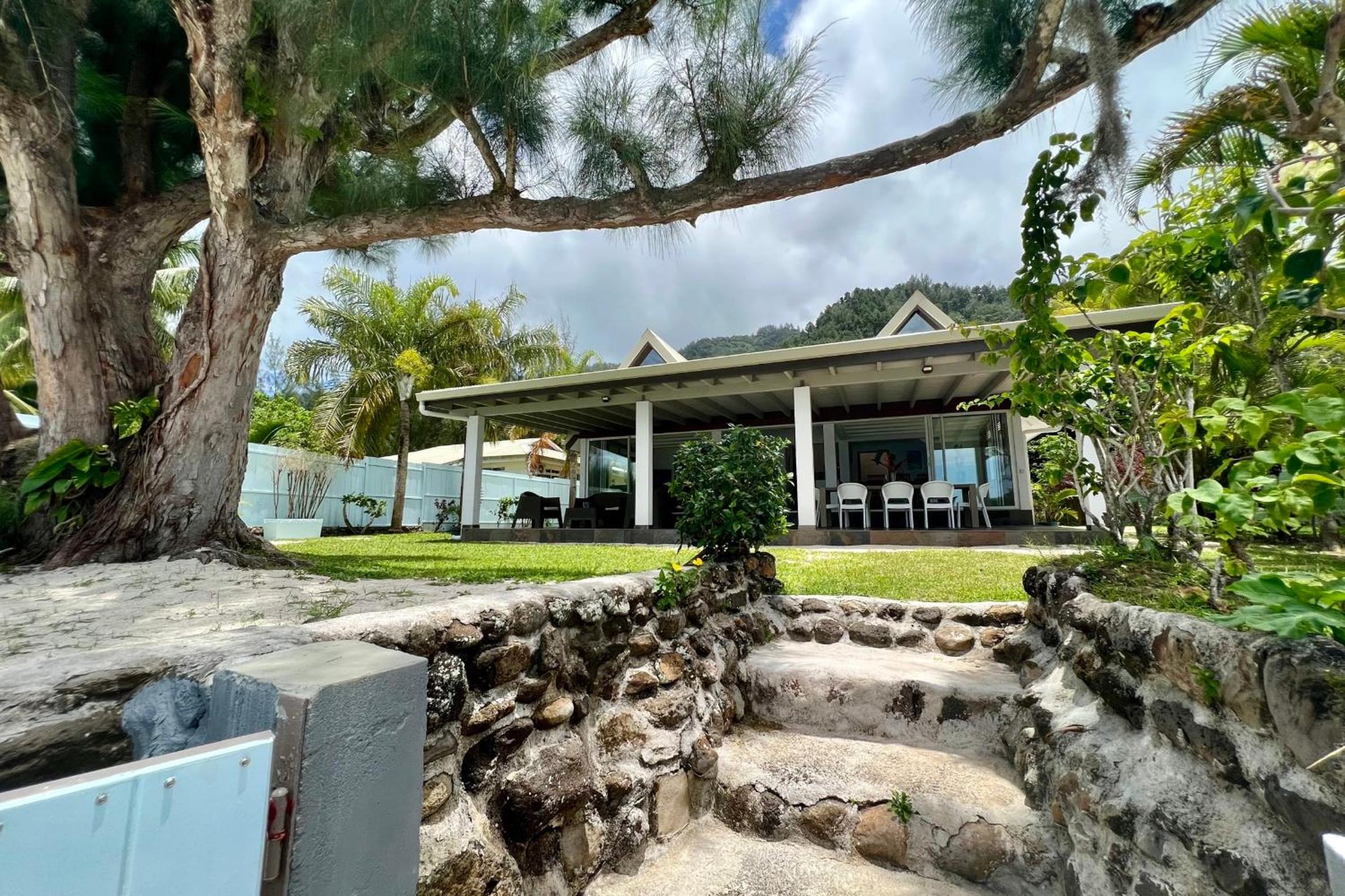 Villa Vanaki - Beachfront Villa 4BR w AC view 2