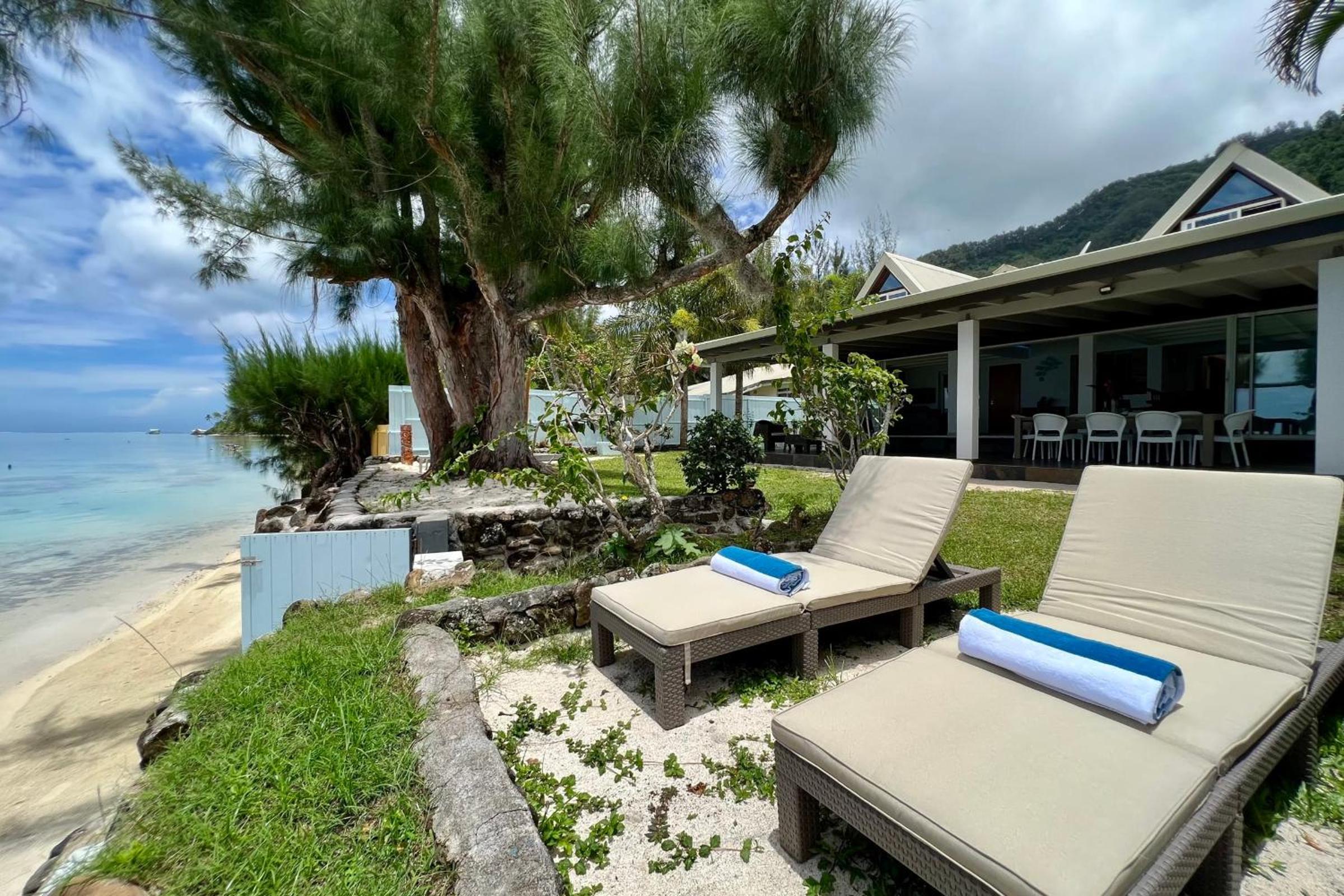 Villa Vanaki - Beachfront Villa 4BR w AC view 3
