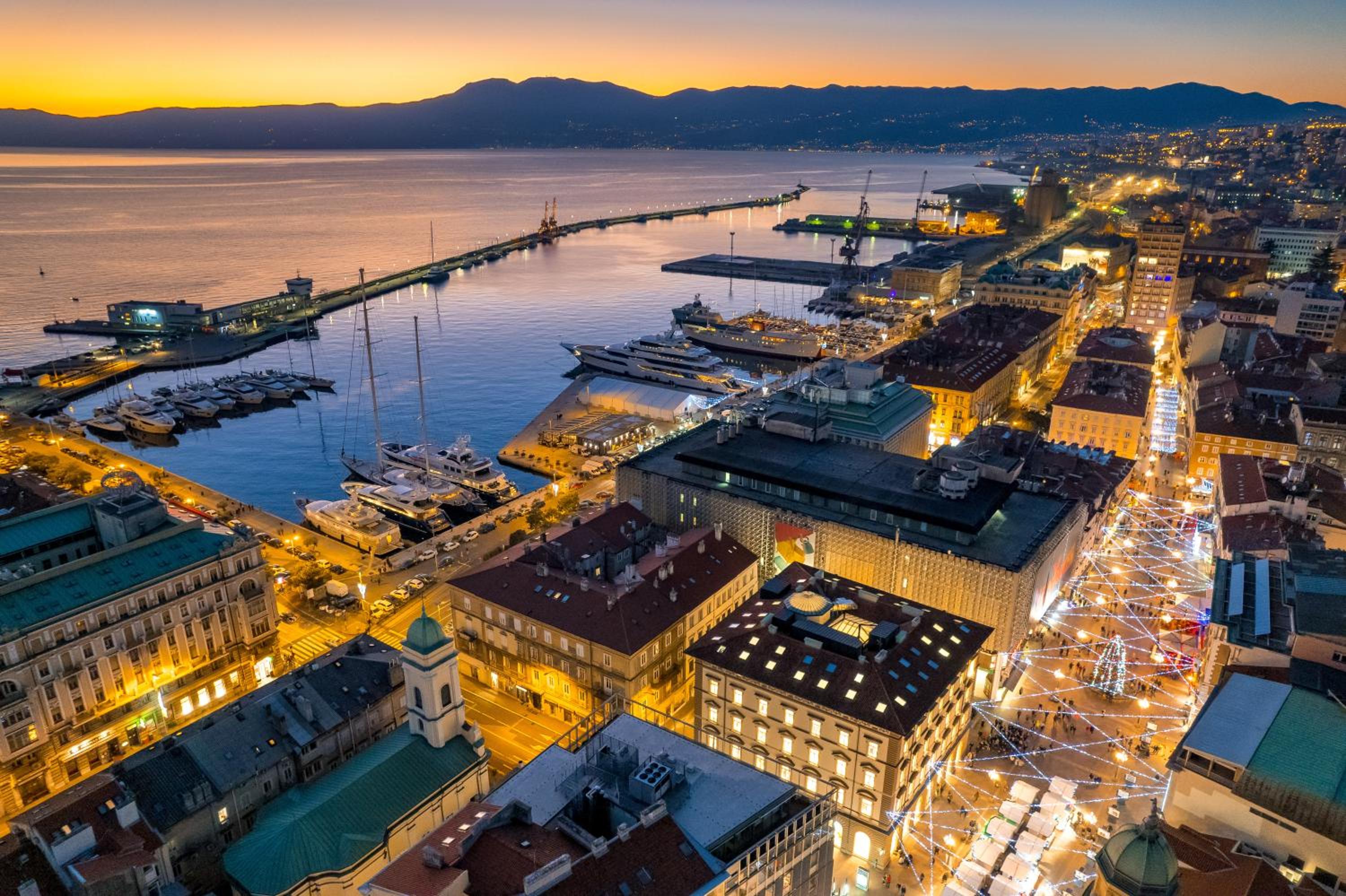 Hotel Area2 Center Luxury Apartment - Image 1