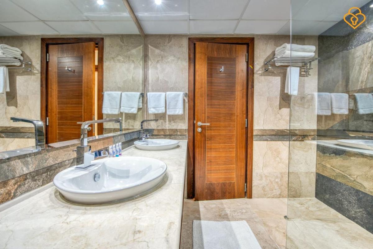 Keysplease Marina View 2 B/R Upgraded Apt near metro, Sahab Tower Dubai Marina