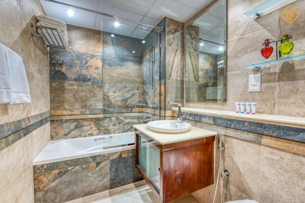 Keysplease Marina View 2 B/R Upgraded Apt near metro, Sahab Tower Dubai Marina