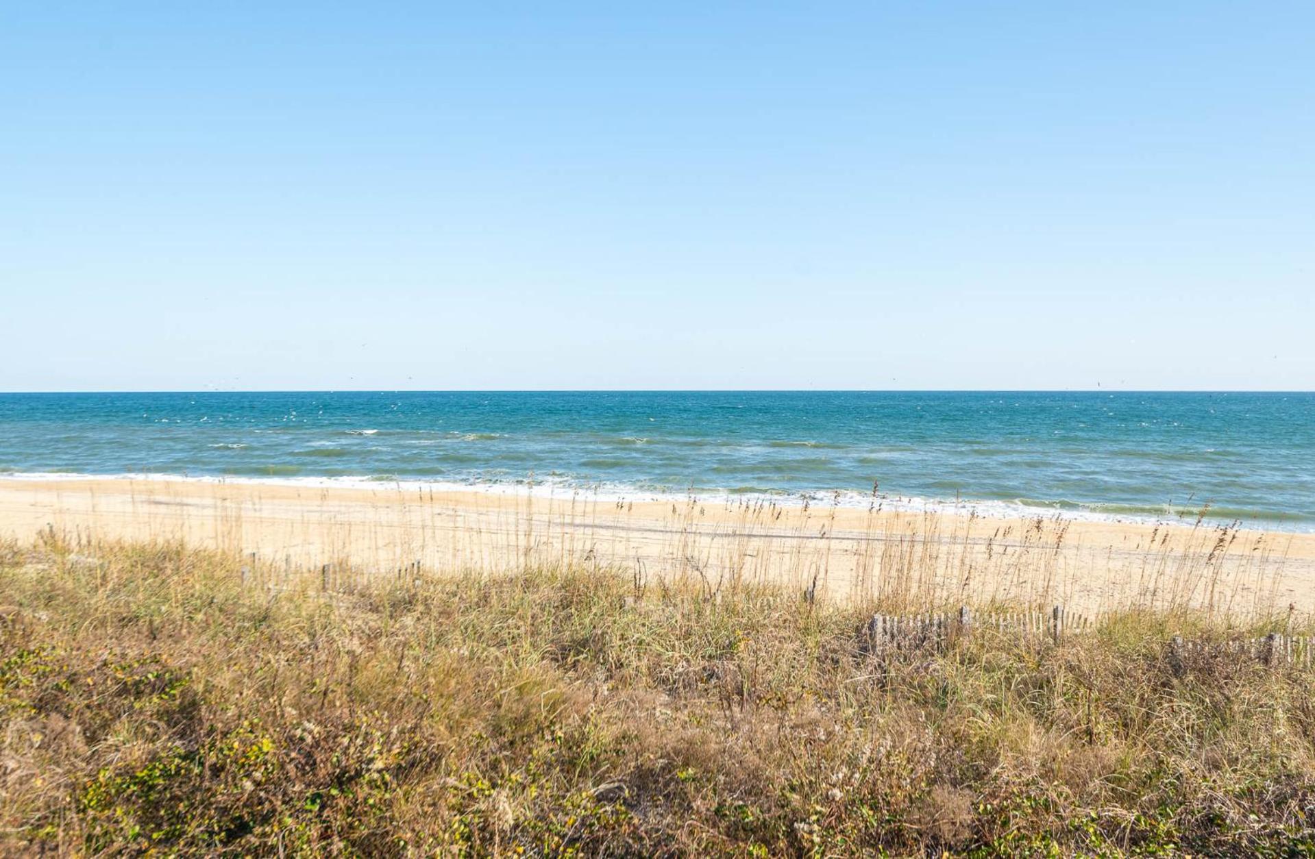 York - Duck, Carolina Dunes, Oceanfront, Ocean View, Hot Tub, Large Decks, Pets OK