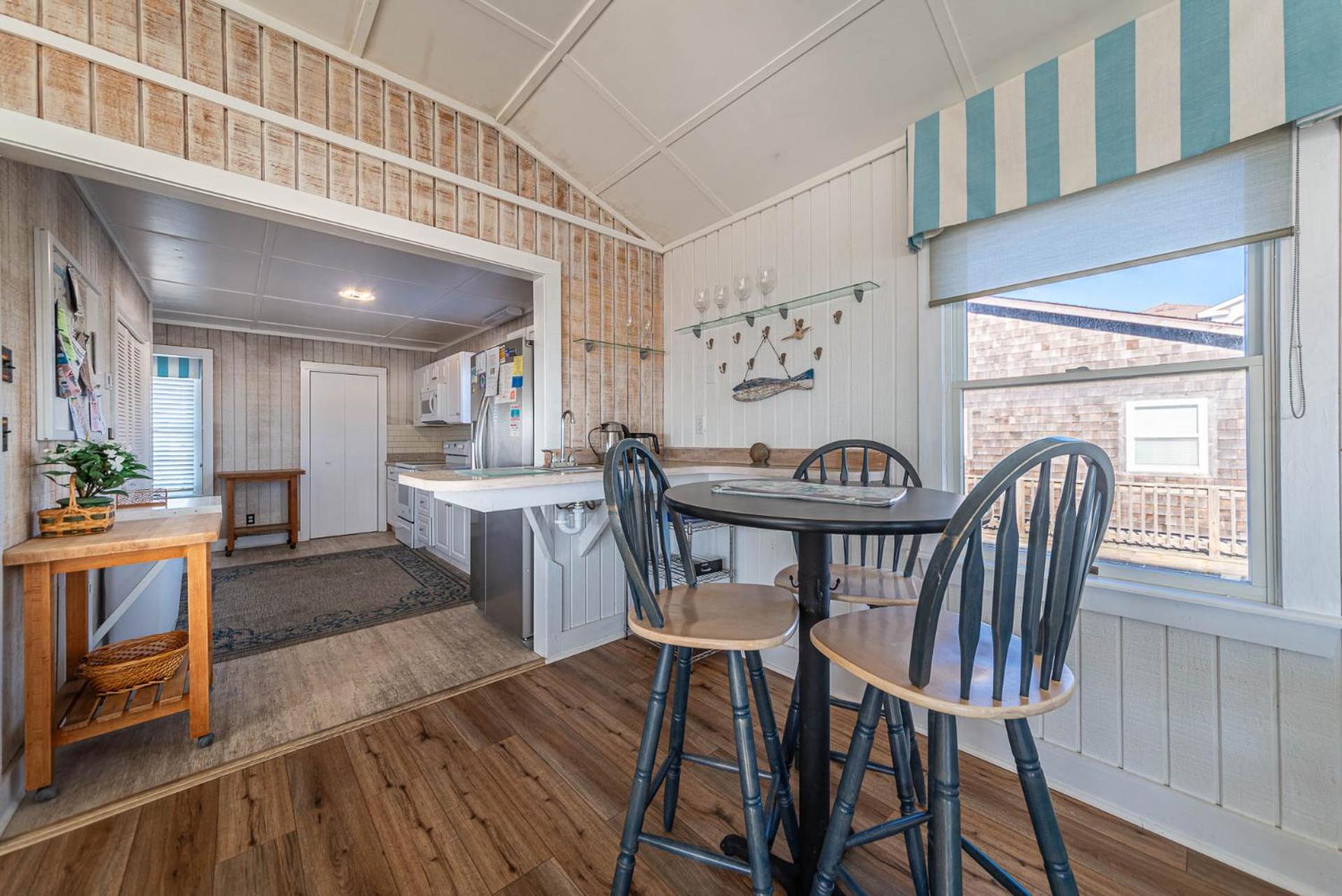 York - Duck, Carolina Dunes, Oceanfront, Ocean View, Hot Tub, Large Decks, Pets OK