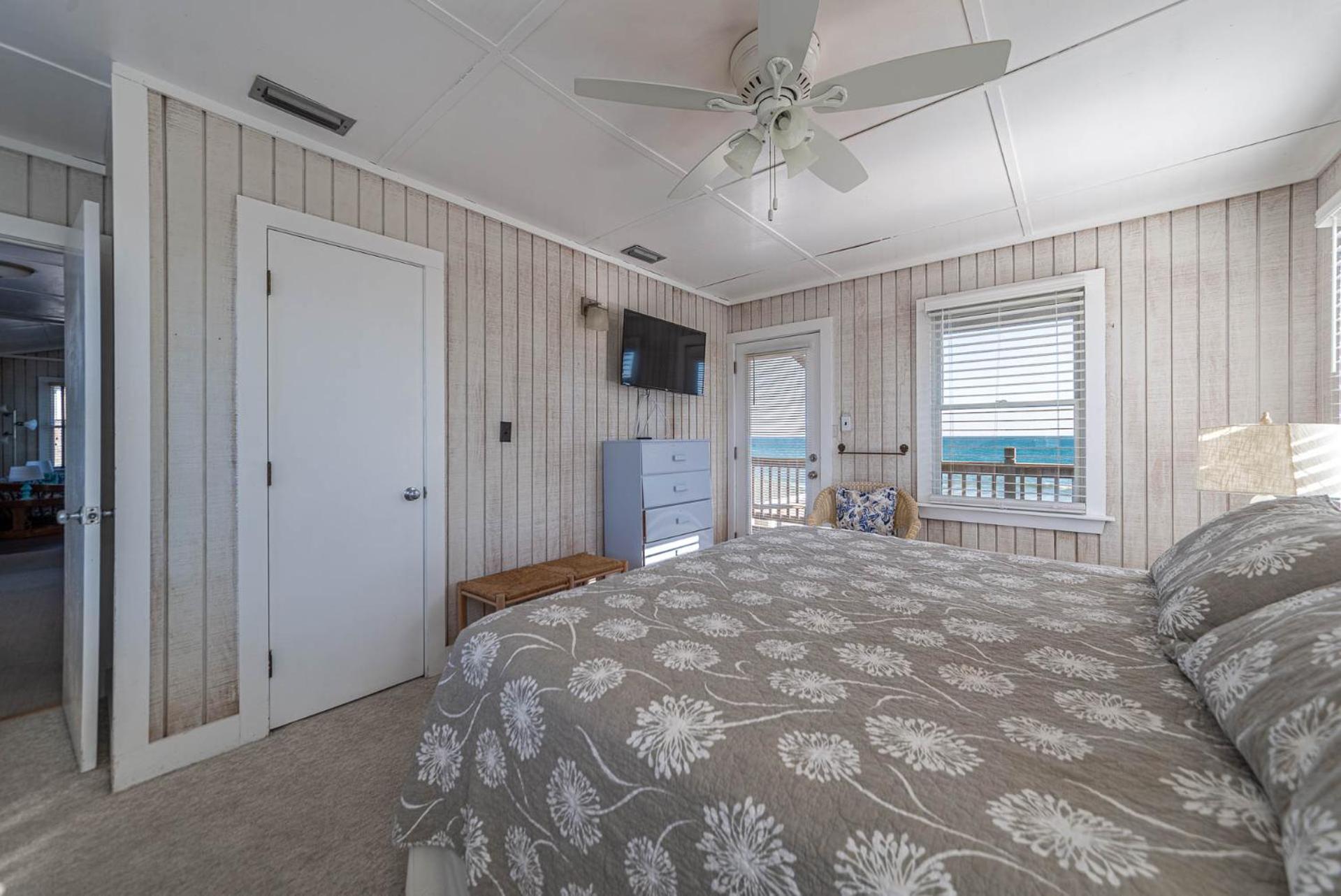 York - Duck, Carolina Dunes, Oceanfront, Ocean View, Hot Tub, Large Decks, Pets OK