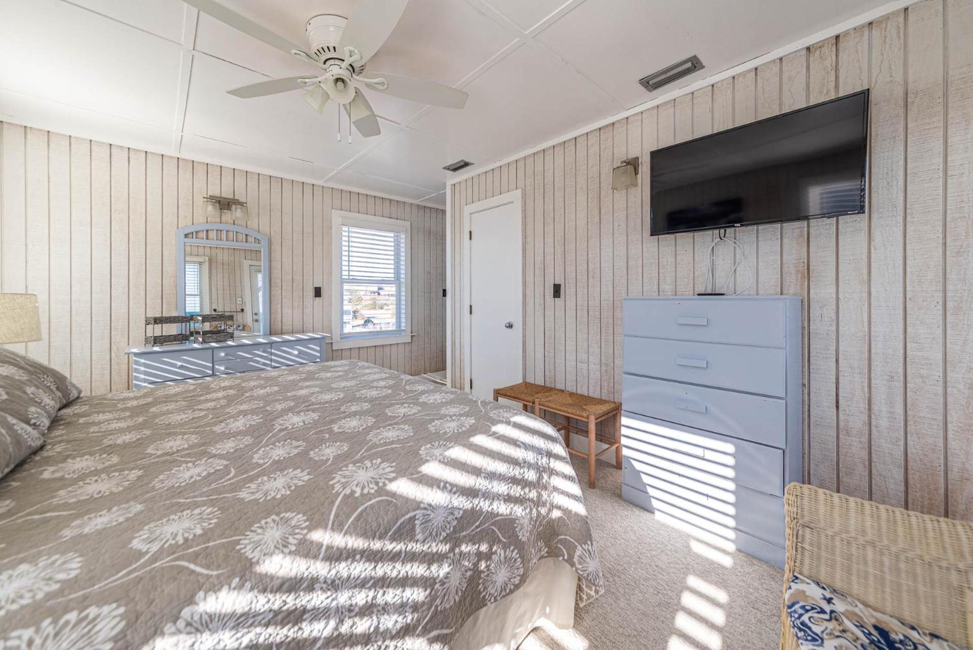 York - Duck, Carolina Dunes, Oceanfront, Ocean View, Hot Tub, Large Decks, Pets OK