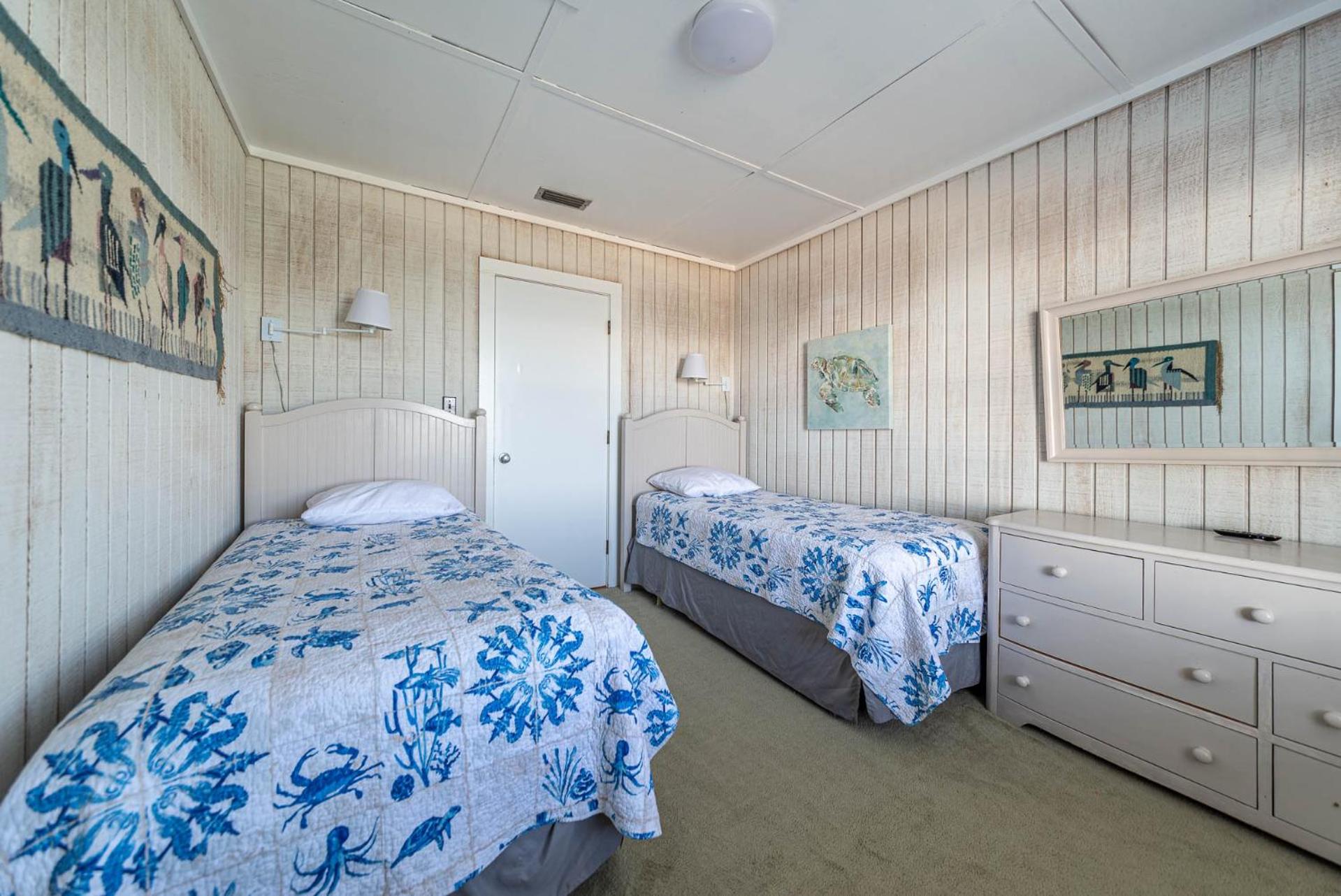 York - Duck, Carolina Dunes, Oceanfront, Ocean View, Hot Tub, Large Decks, Pets OK