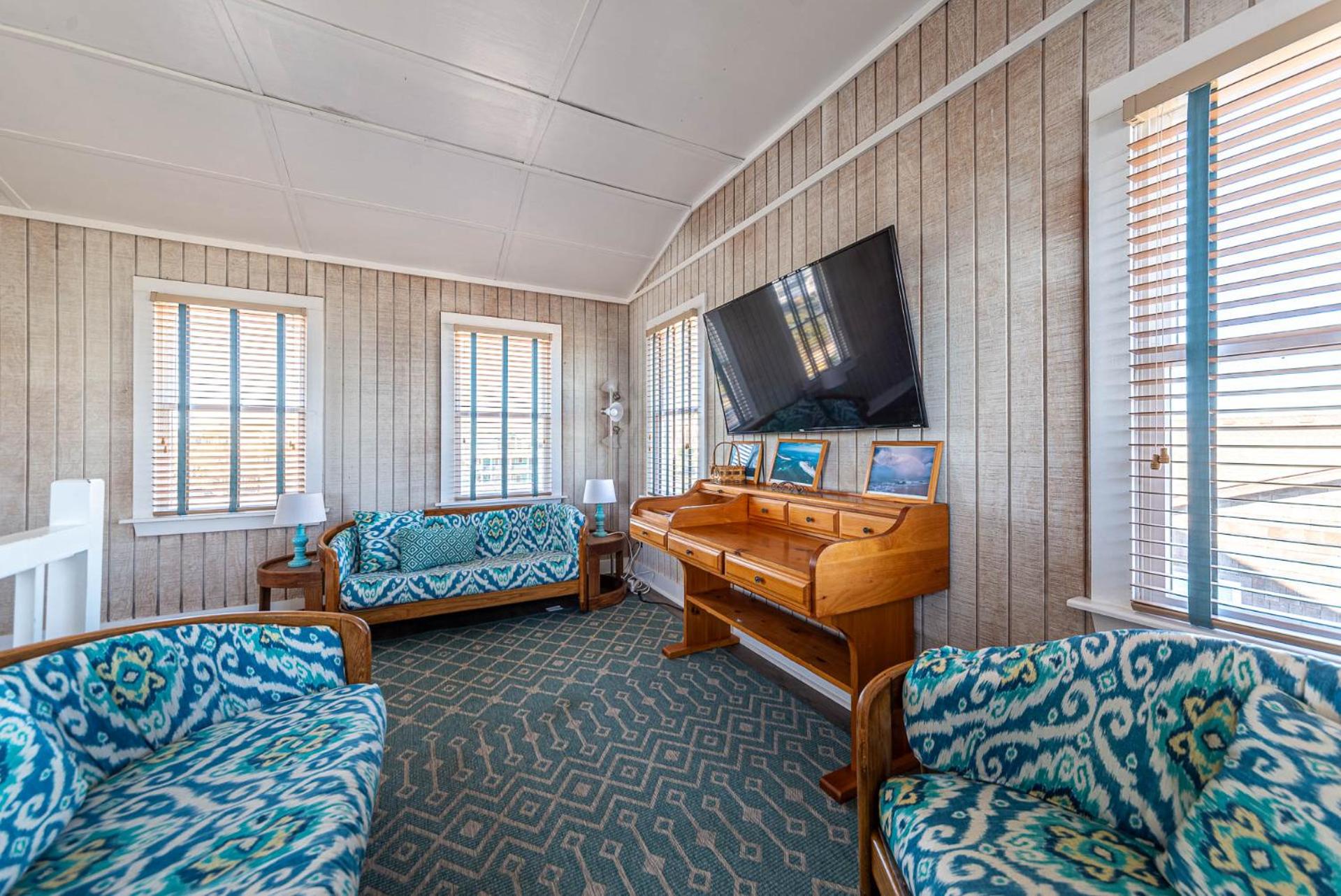 York - Duck, Carolina Dunes, Oceanfront, Ocean View, Hot Tub, Large Decks, Pets OK