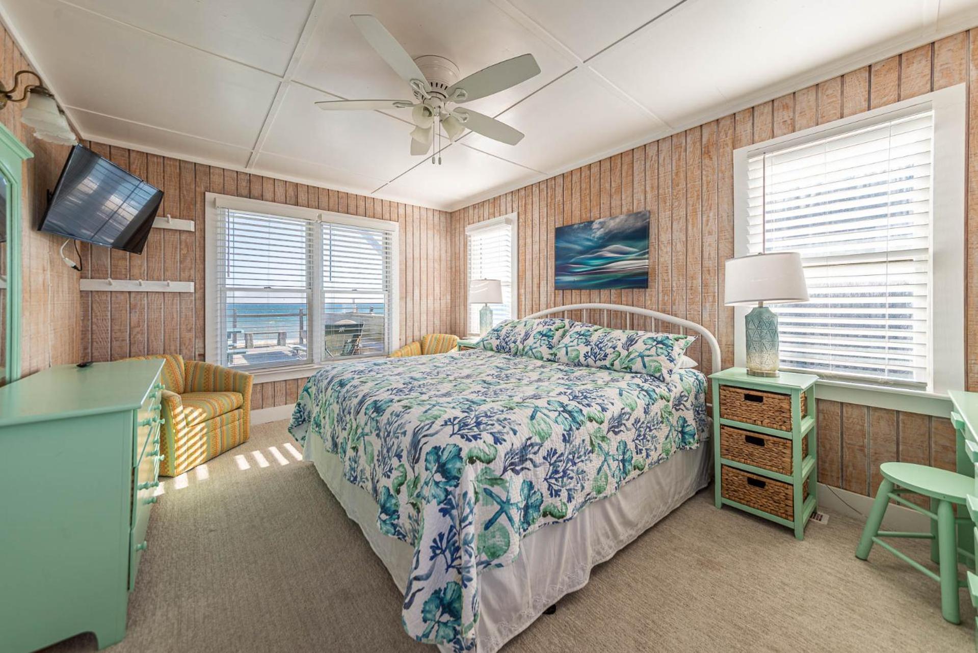 York - Duck, Carolina Dunes, Oceanfront, Ocean View, Hot Tub, Large Decks, Pets OK