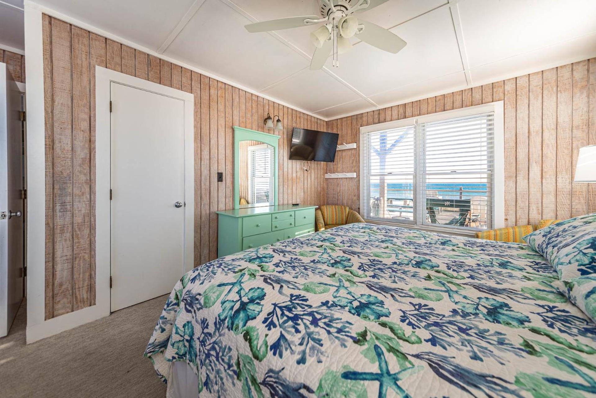 York - Duck, Carolina Dunes, Oceanfront, Ocean View, Hot Tub, Large Decks, Pets OK