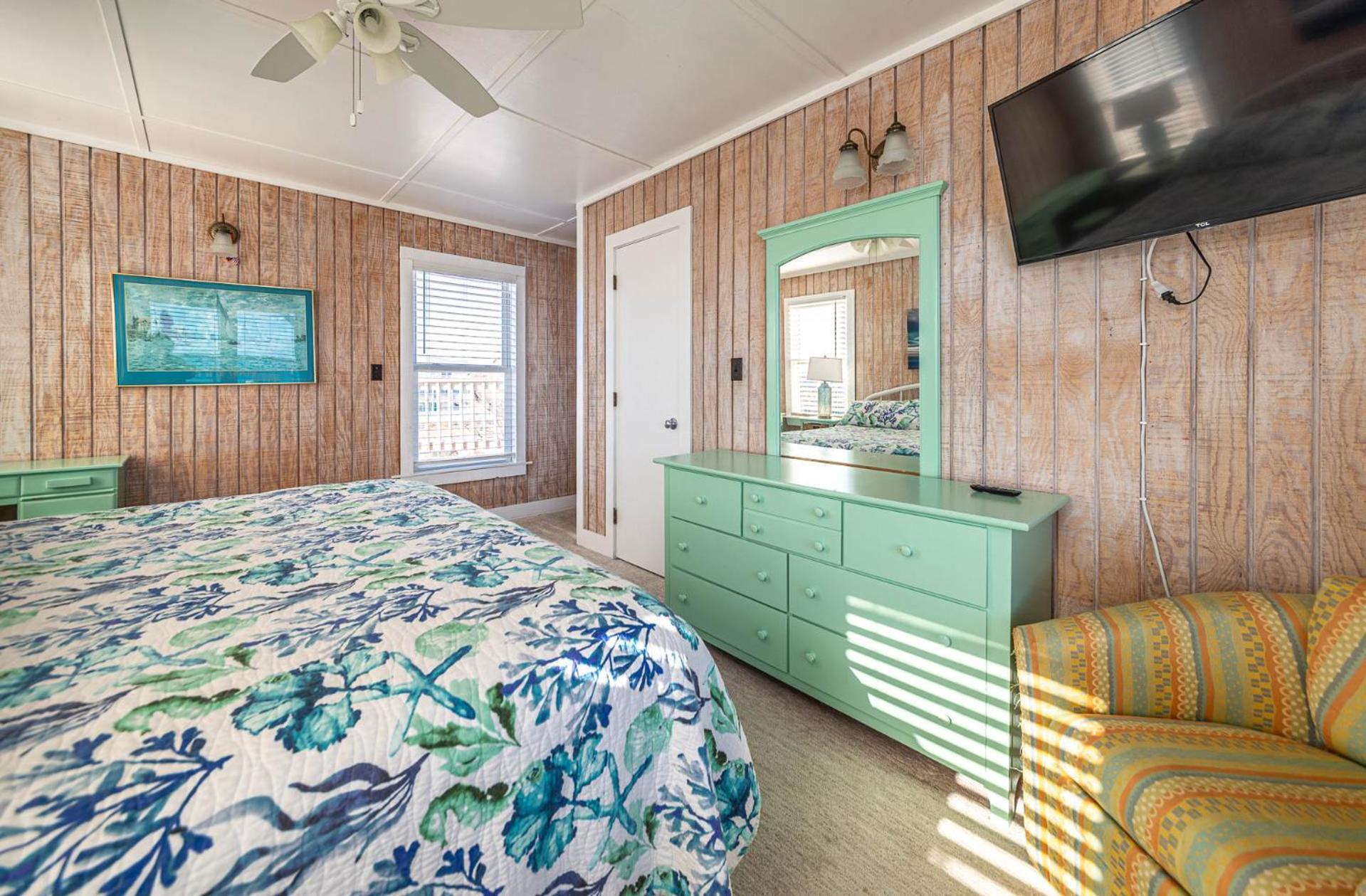 York - Duck, Carolina Dunes, Oceanfront, Ocean View, Hot Tub, Large Decks, Pets OK