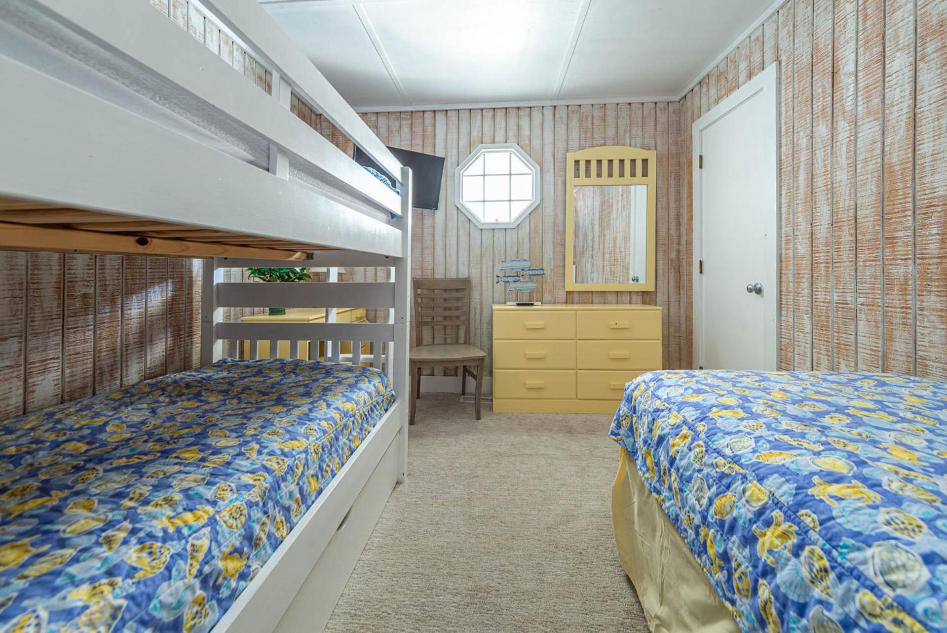 York - Duck, Carolina Dunes, Oceanfront, Ocean View, Hot Tub, Large Decks, Pets OK