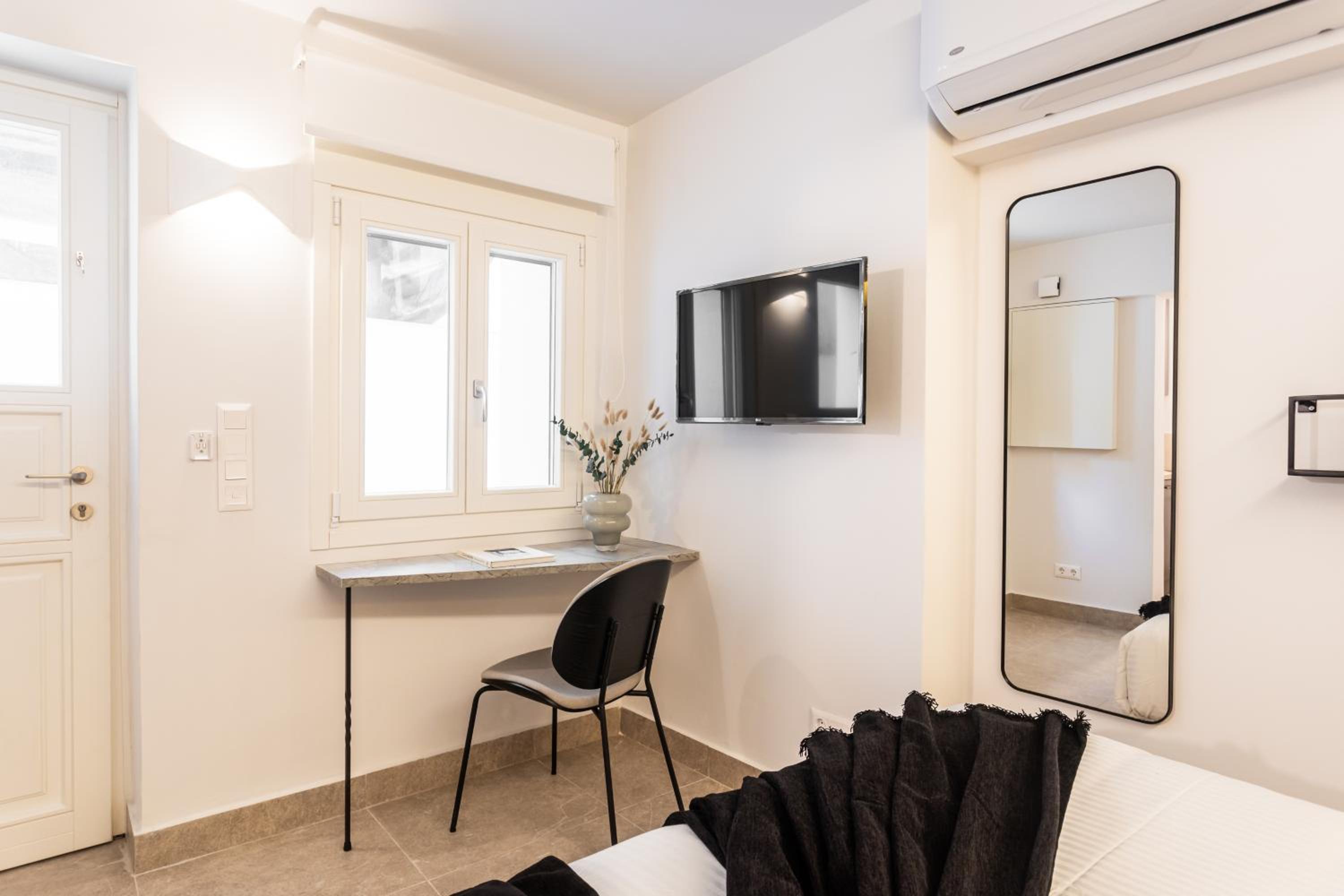 Elysian Apartments in Plaka by UPSTREET