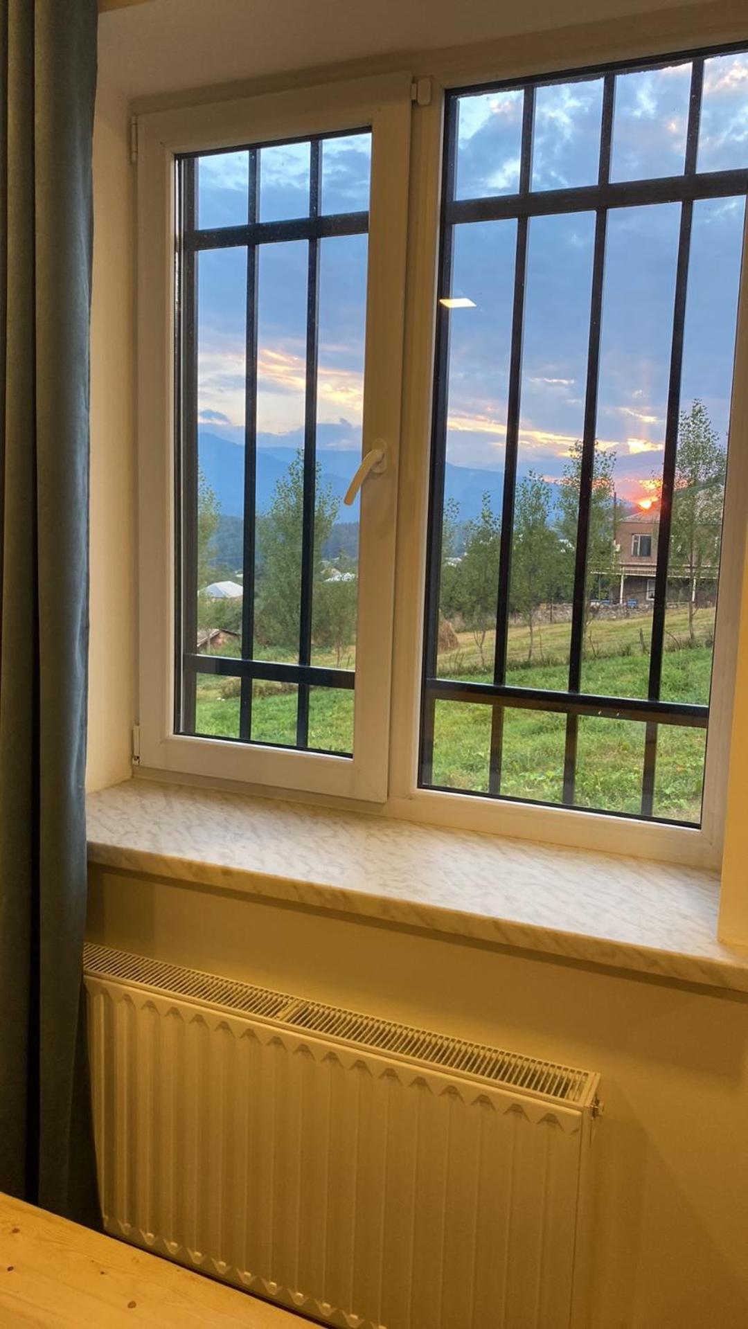 Dez Guest House with Mountain View
