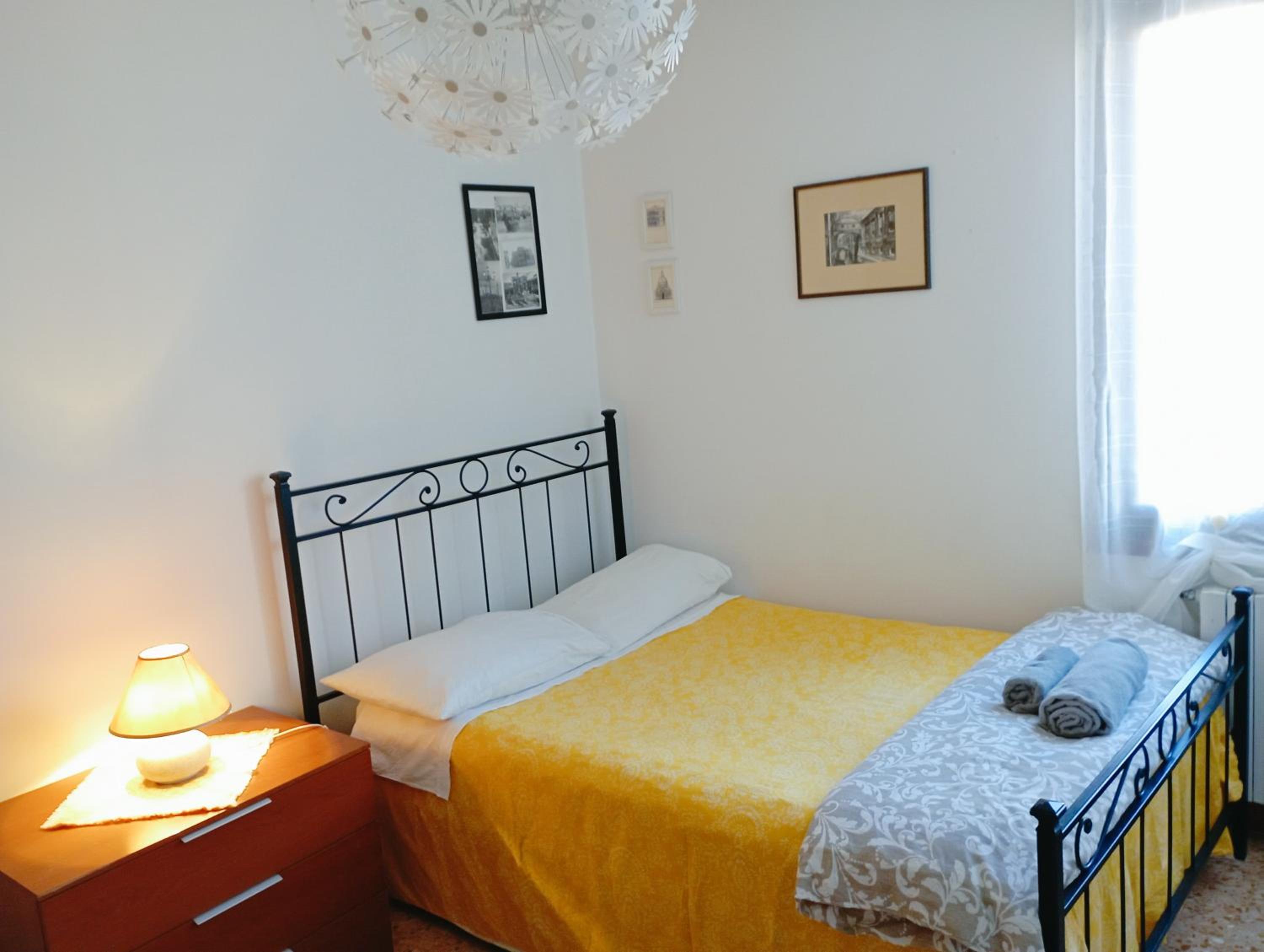 Two Steps from Rialto en Venice — hotel room