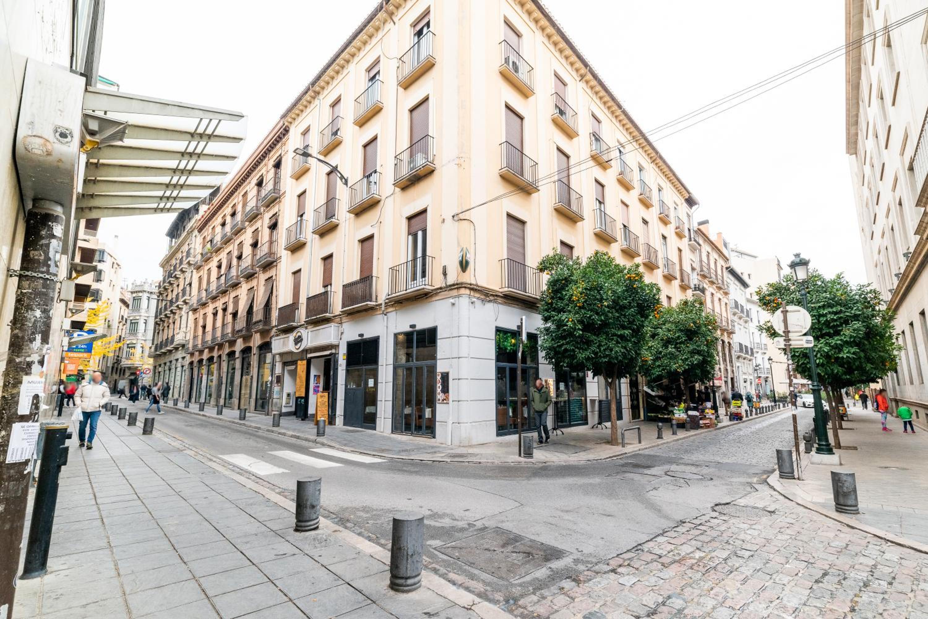 Piso junto a Mercado de San Agustín y Catedral en Granada view 3