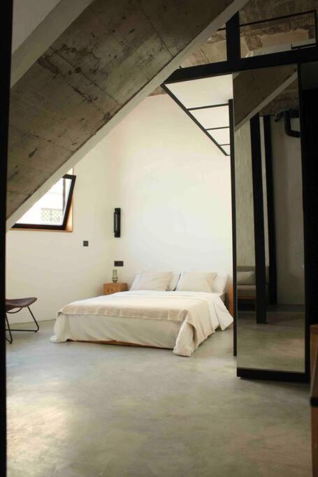 Beautiful stylish apartment next to downtown B-CrrB