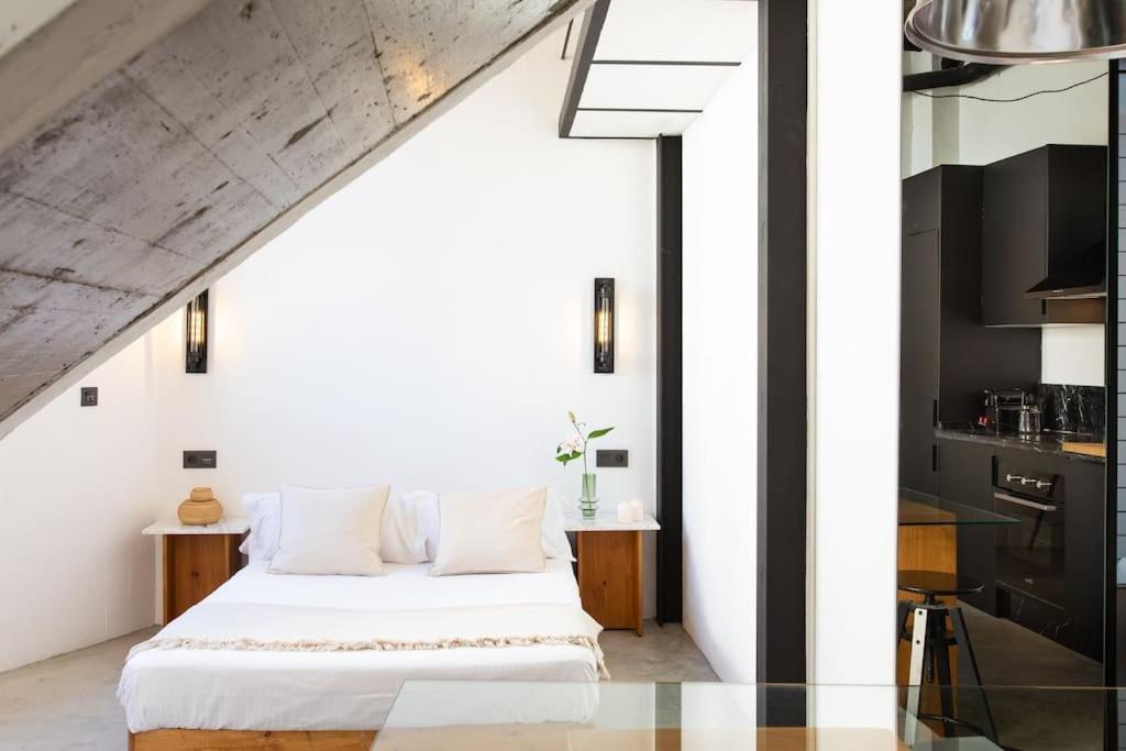 Beautiful stylish apartment next to downtown B-CrrB