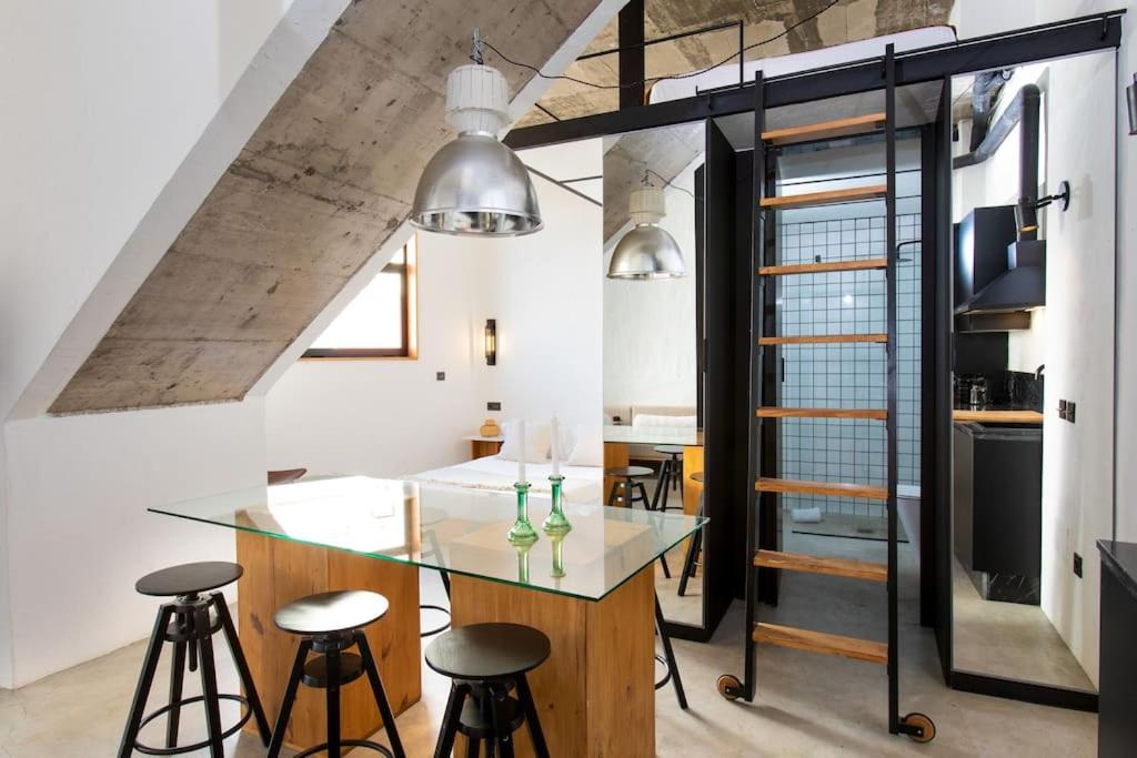 Beautiful stylish apartment next to downtown B-CrrB