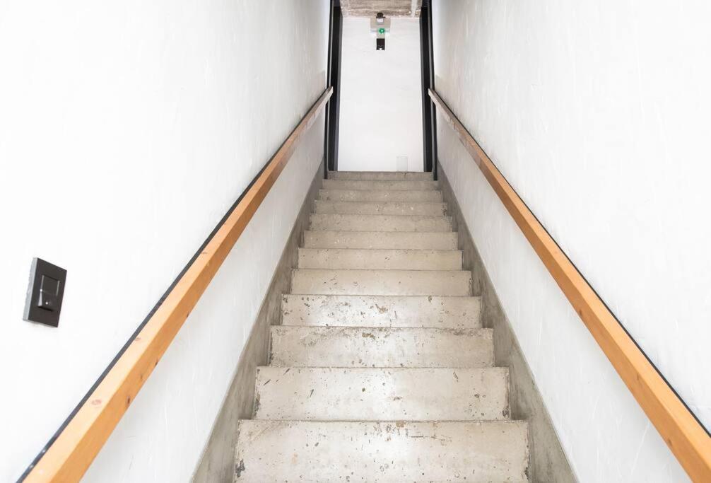 Beautiful stylish apartment next to downtown B-CrrB