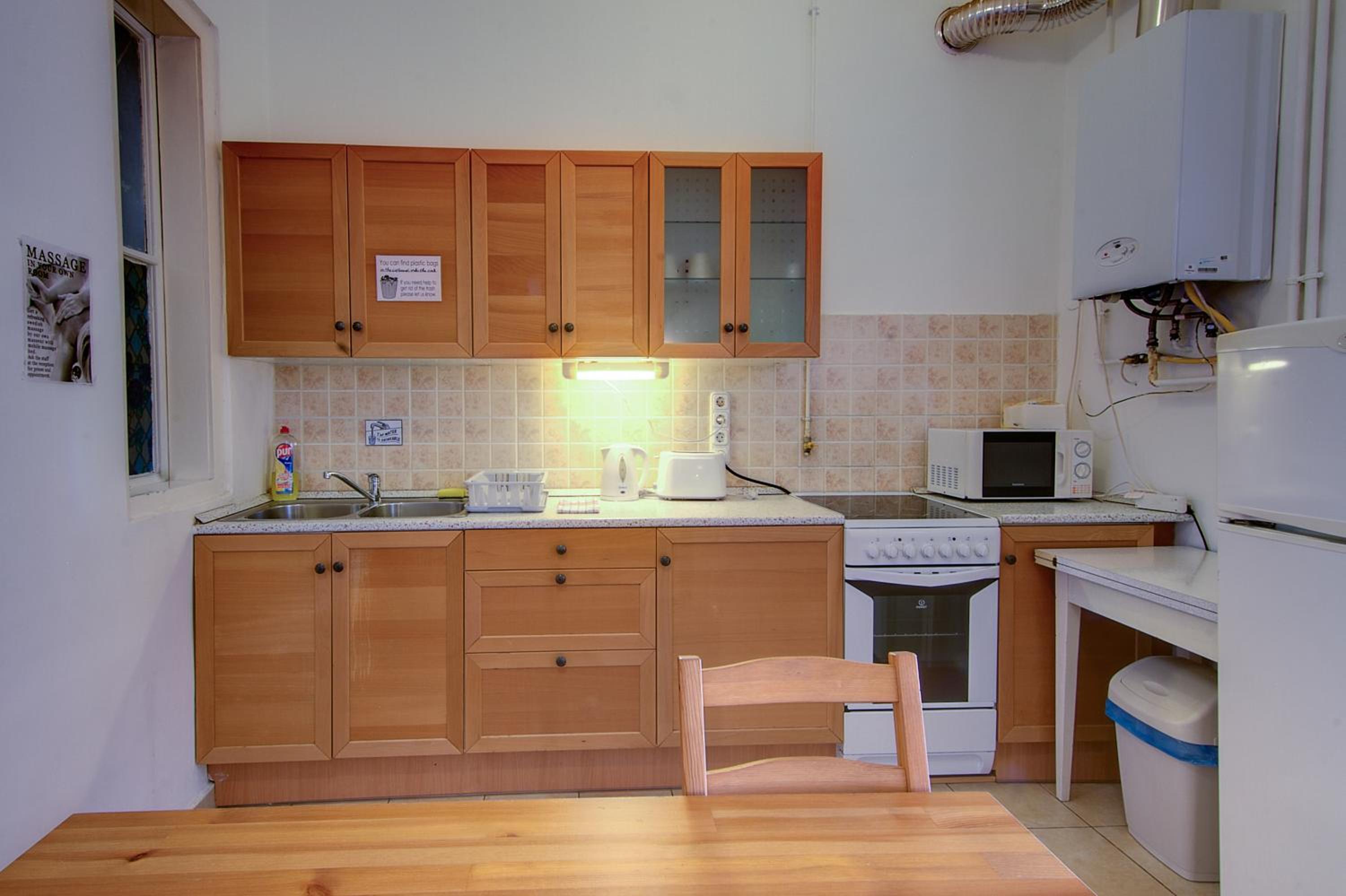 Pal's Hostel and Apartments